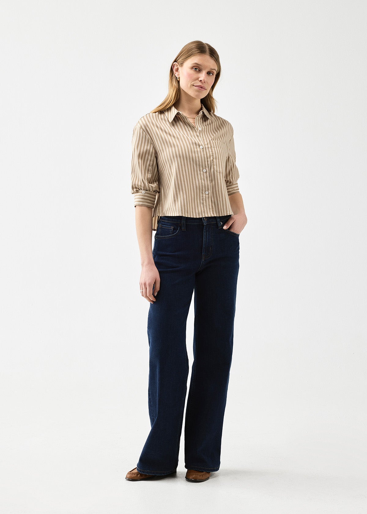 Chemise pour femme en sergé « Warm Sand Stripe », boutonnée sur le devant, coupe ample
