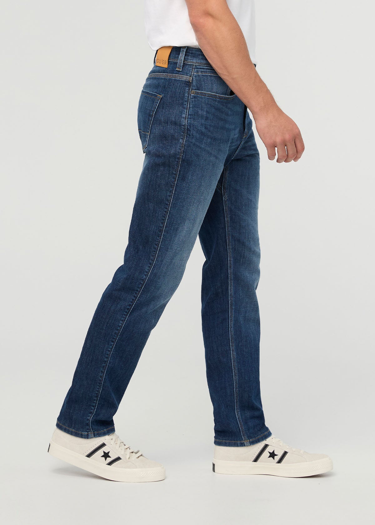 jeans-homme-performance-coupe-ample-conique-ocean-swell (côté)