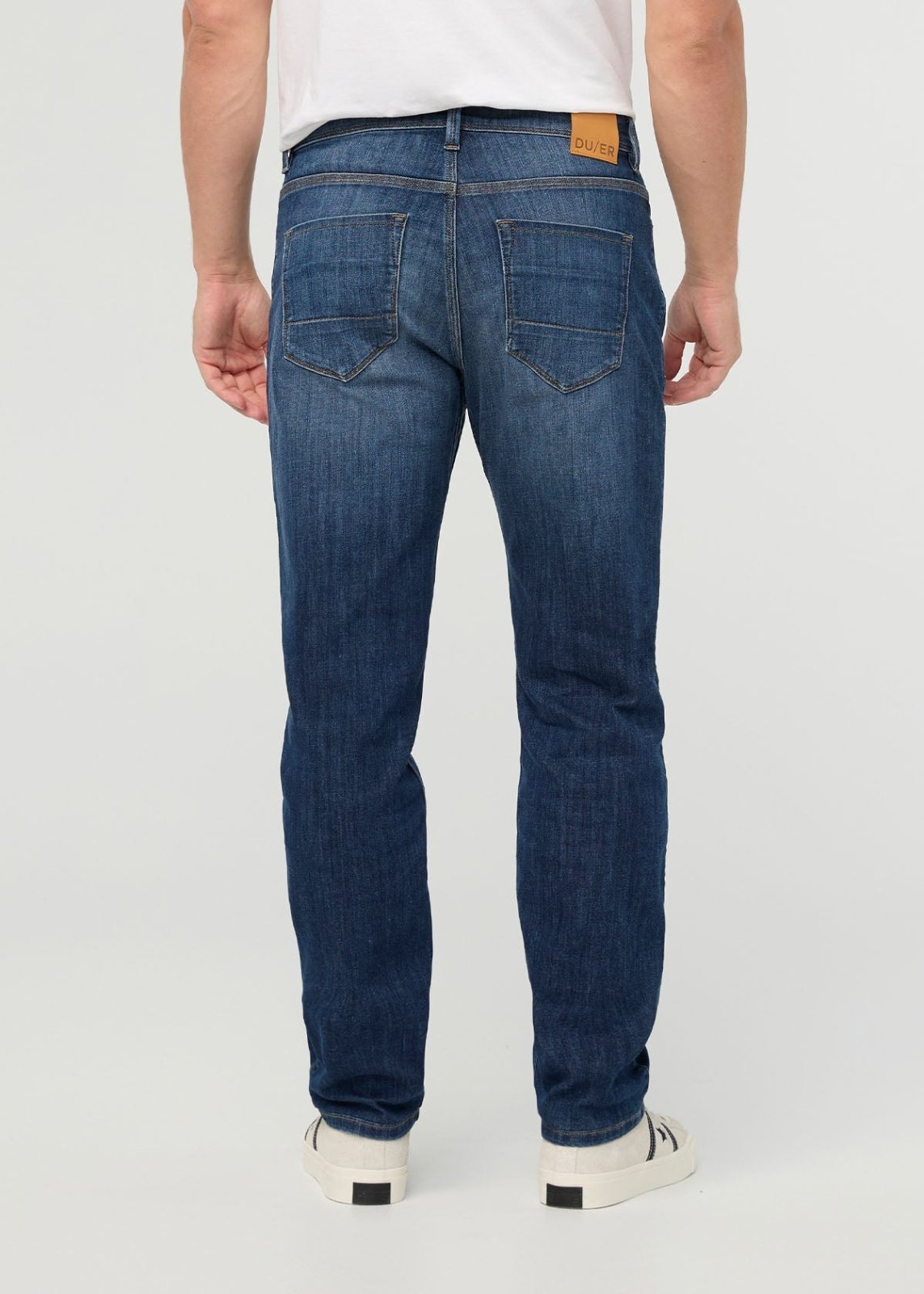 jeans-performance-pour-hommes-coupe-ample-et-effilée-ocean-swell retour