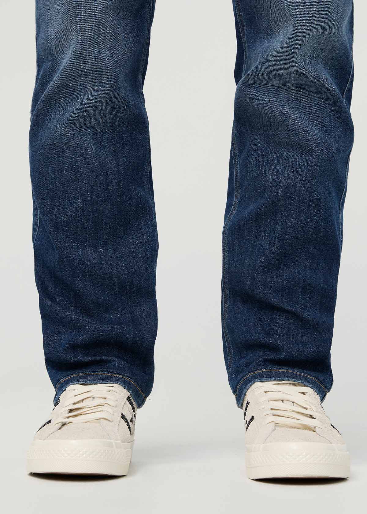 jean-performance-homme-coupe-ample-effilée-ocean-swell-détail-à-la-cheville