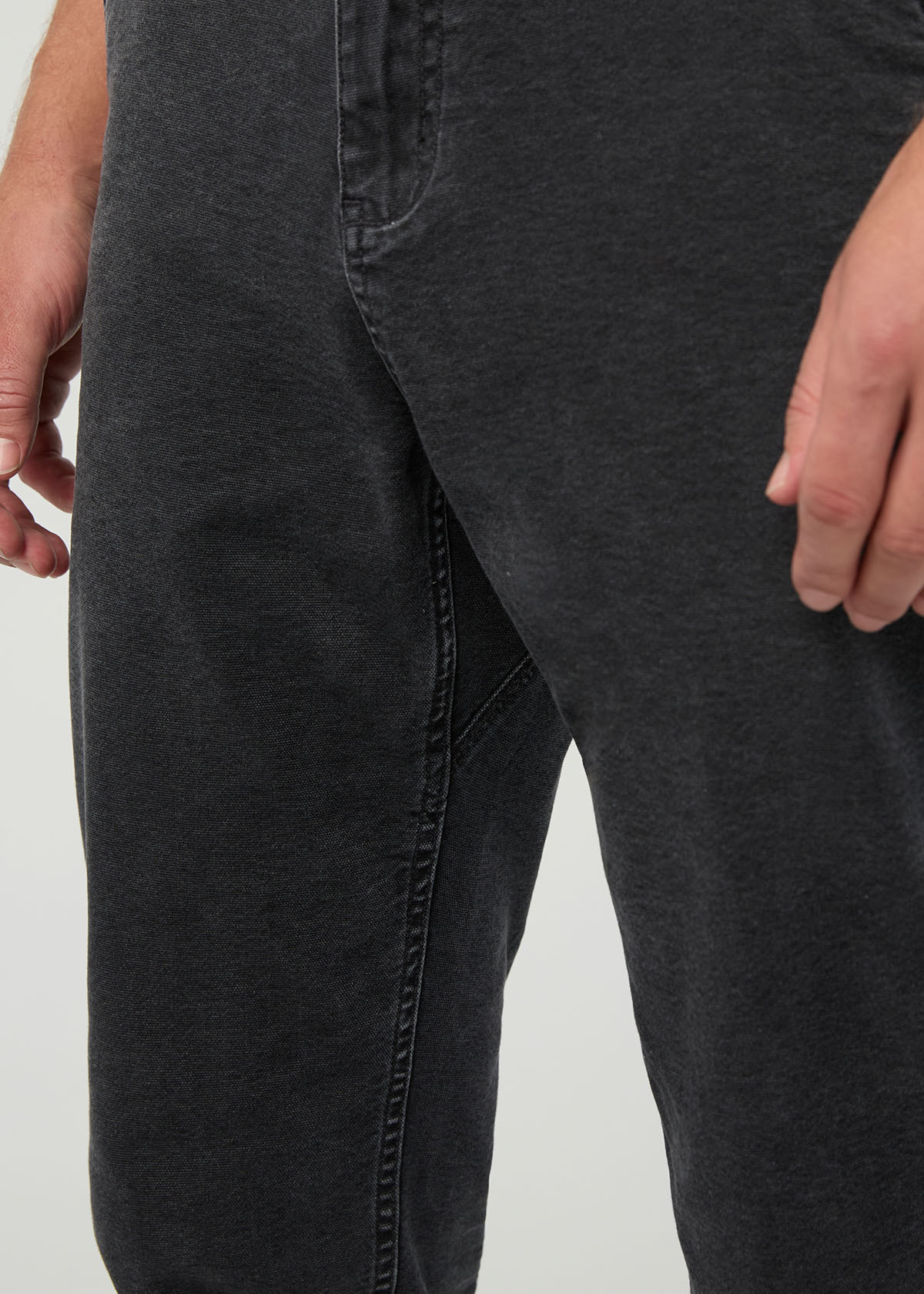 pantalon-de-menuisier-en-toile-extensible-pour-homme-noir - détail du gousset à l'avant