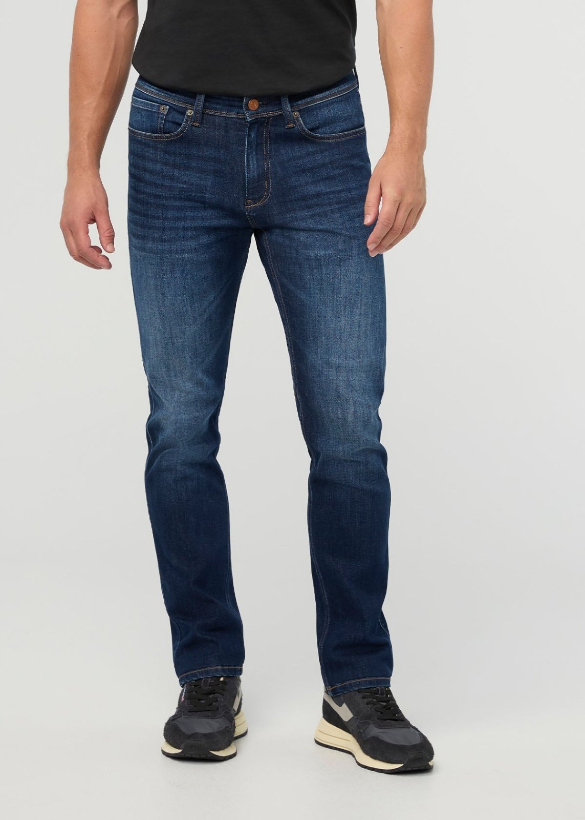 Jeans stretch pour homme, coupe droite décontractée, couleur bleu lunaire – vue de face