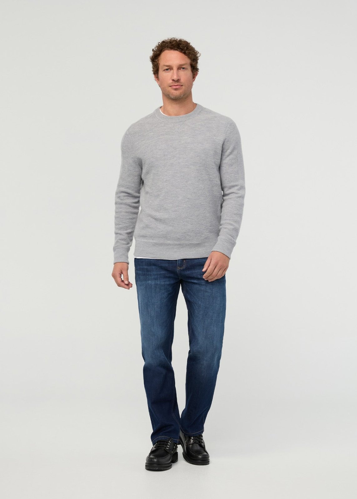 mens-performance-denim-plus-straight-heritage-indigo full front body