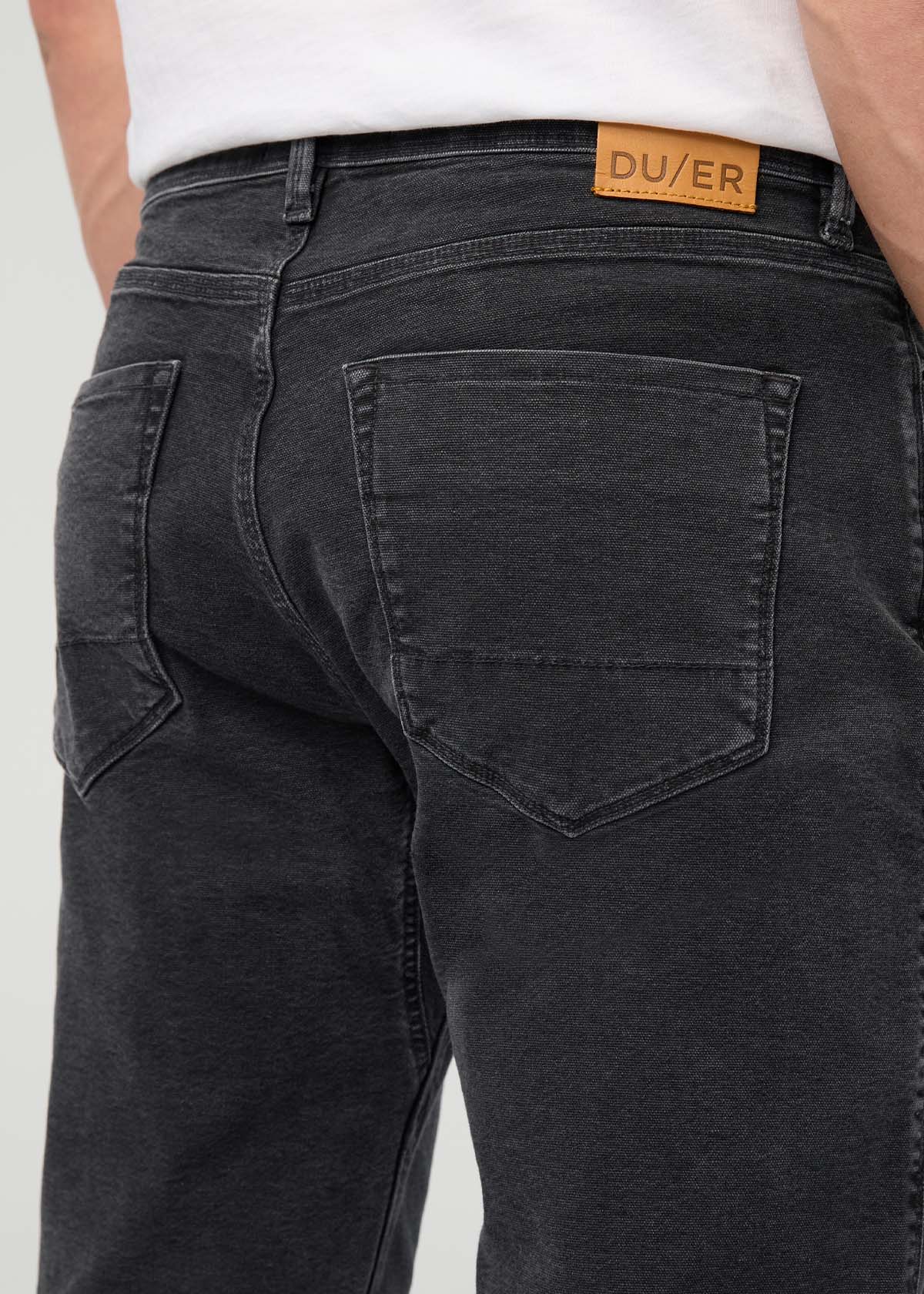 pantalon-homme-en-toile-extensible-coupe-ample-et-effilée-noir-détail-poche-arrière