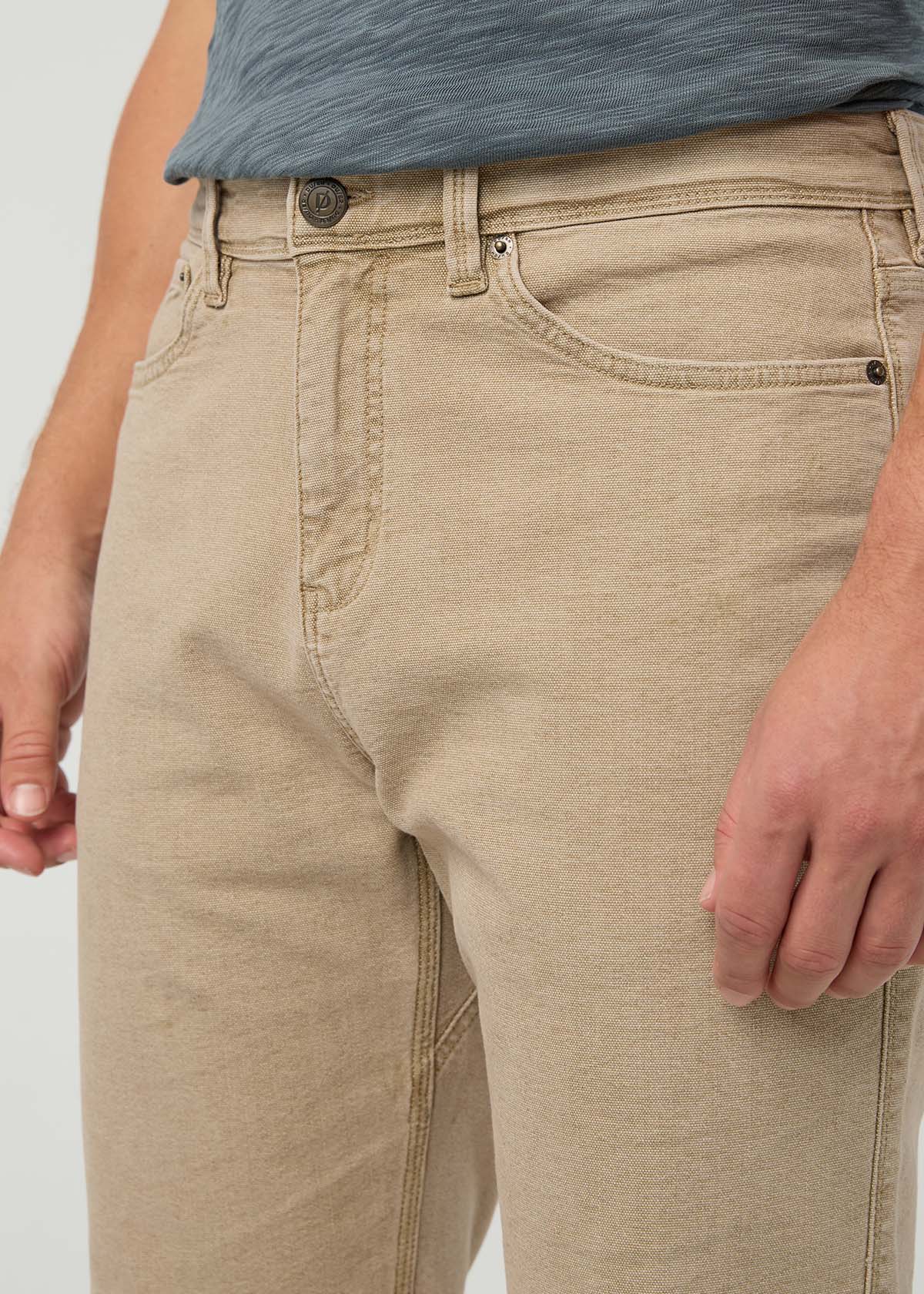 pantalon-homme-en-toile-extensible-coupe-ample-effilée-beige-détail-poche-avant