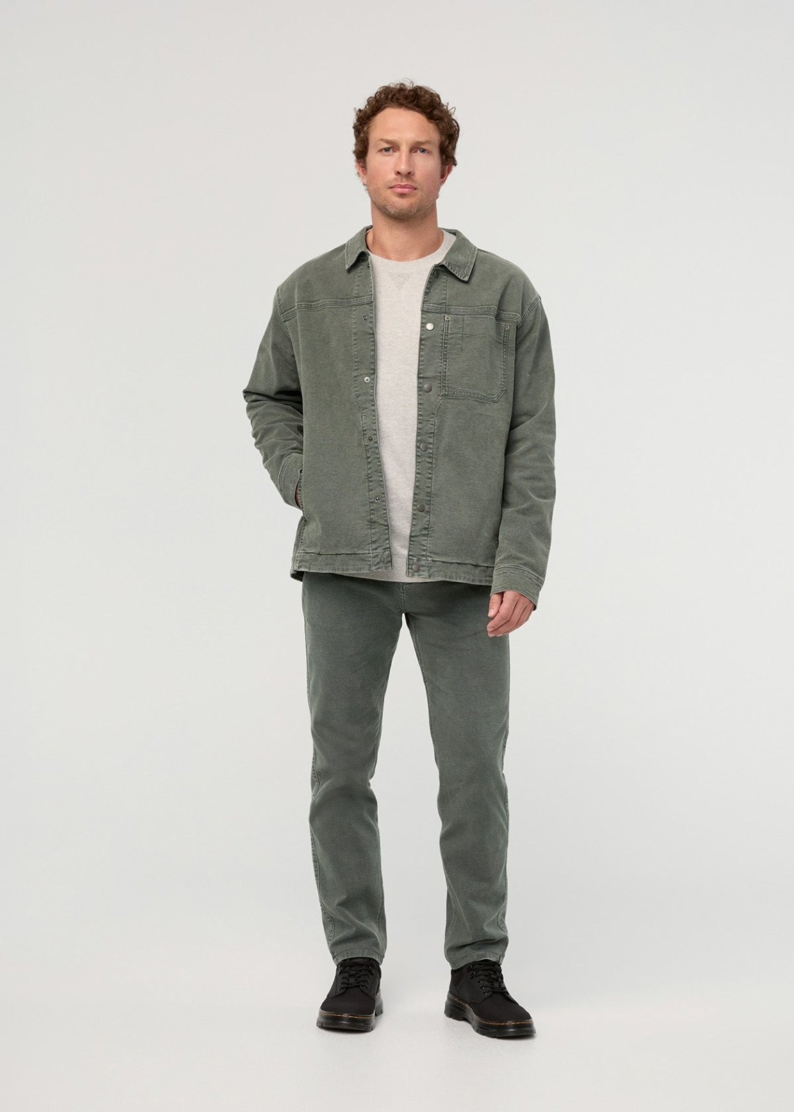 mens-stretch-canvas-loose-taper-thyme front full body