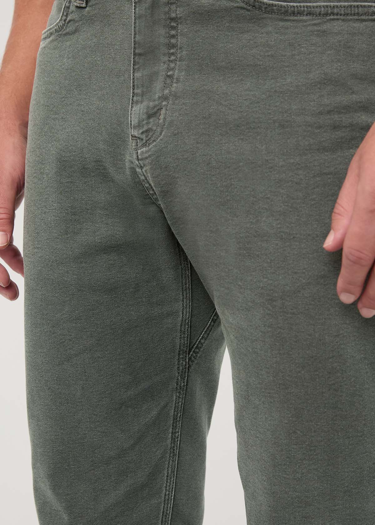 pantalon-homme-en-toile-extensible-coupe-ample-et-effilée-couleur-thym, détail du gousset à l'avant