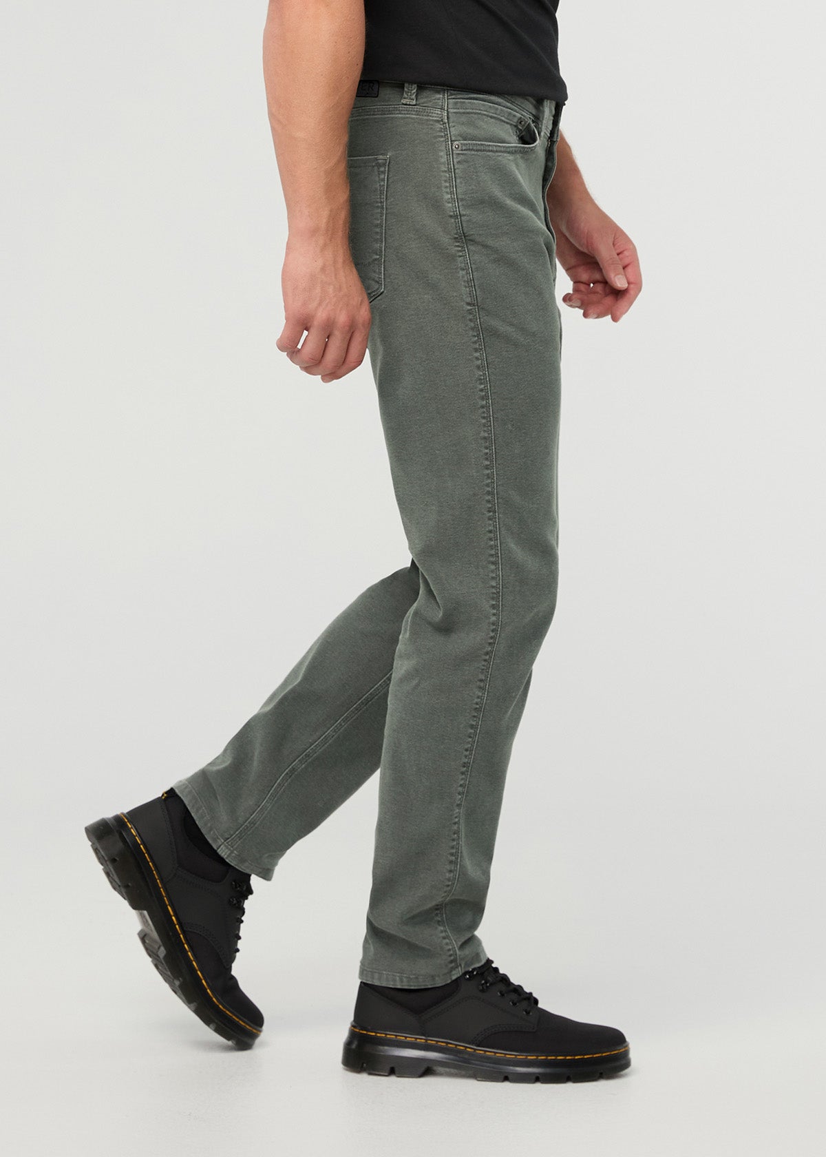 homme-toile-extensible-coupe-ample-conique-couleur-thym