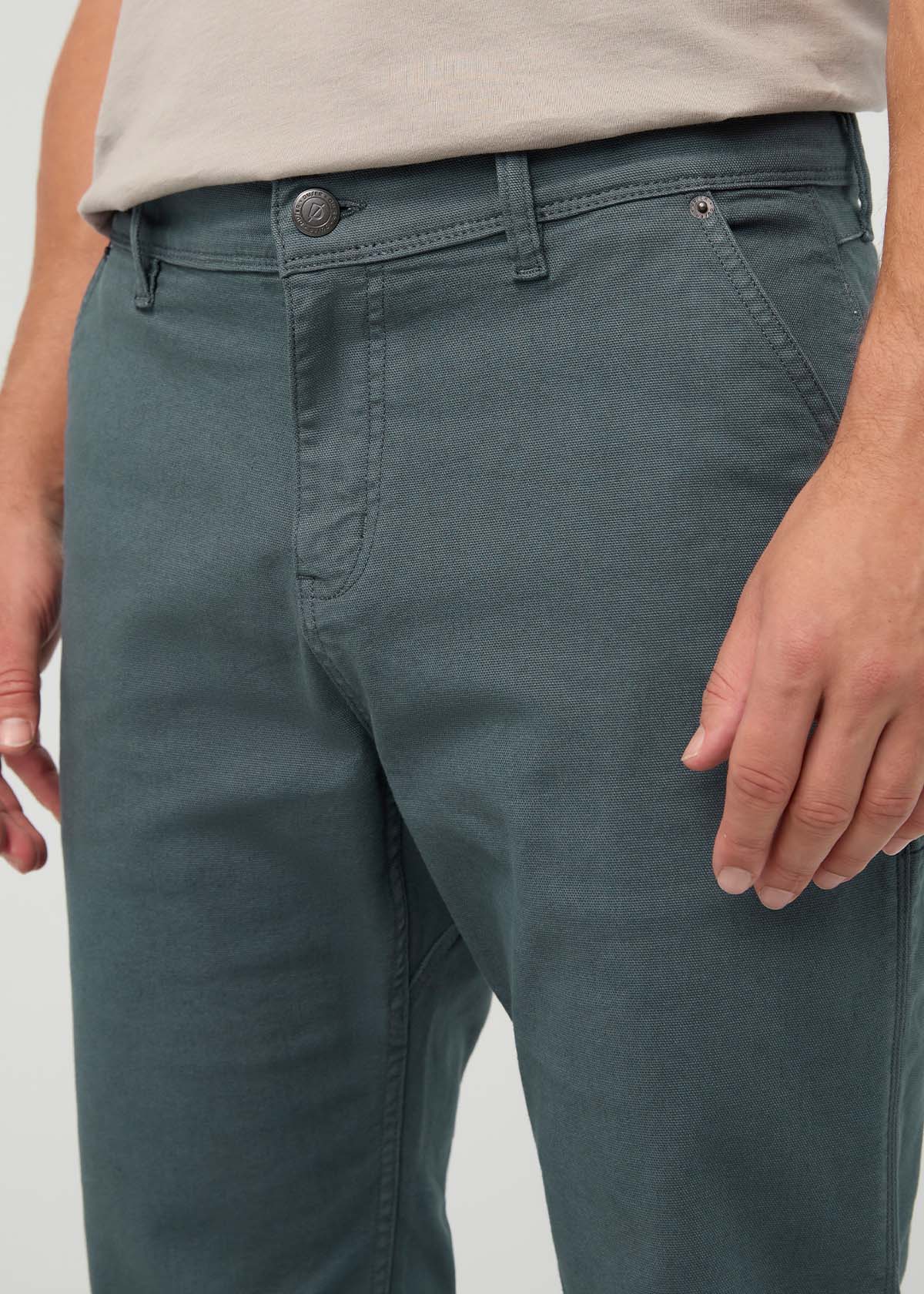 pantalon-de-menuisier-en-toile-extensible-pour-homme-teint-en-pièce-bleu-ardoise - détail de l'avant