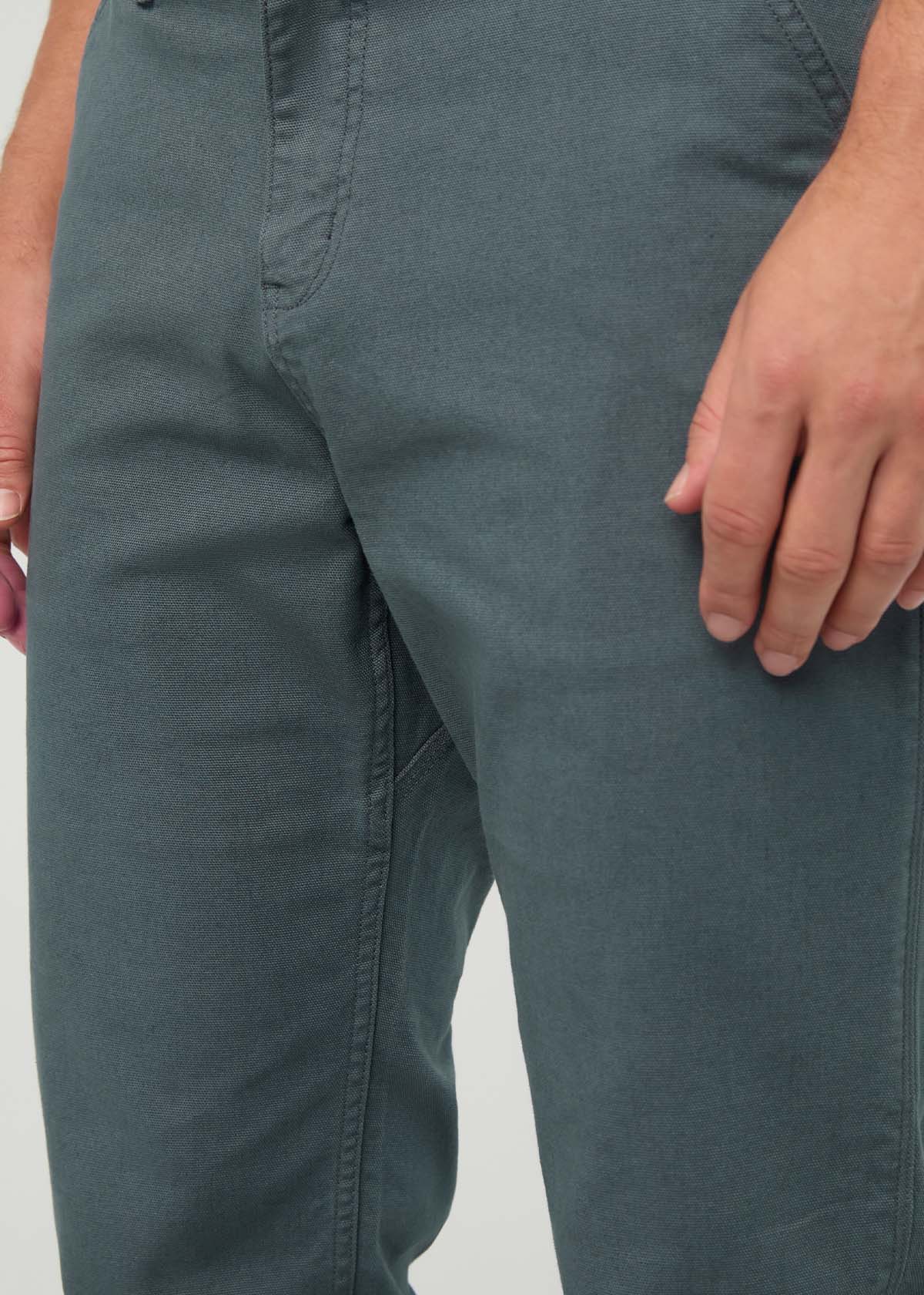 pantalon-de-charpentier-en-toile-extensible-pour-homme-teint-en-pièce-bleu-ardoise - détail du gousset à l'avant