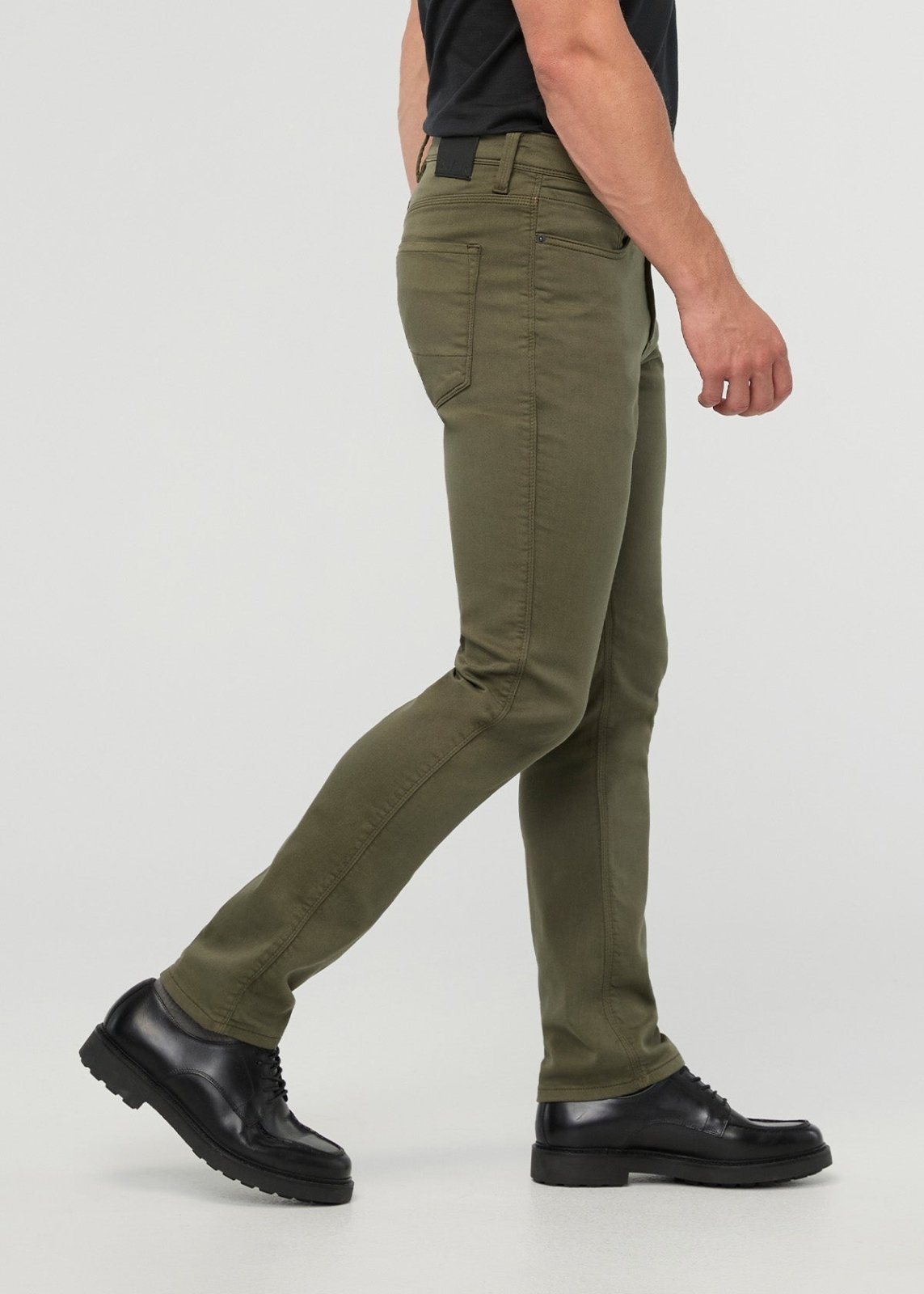 Pantalon de survêtement habillé pour homme, coupe droite ajustée « Kelp », vue de profil
