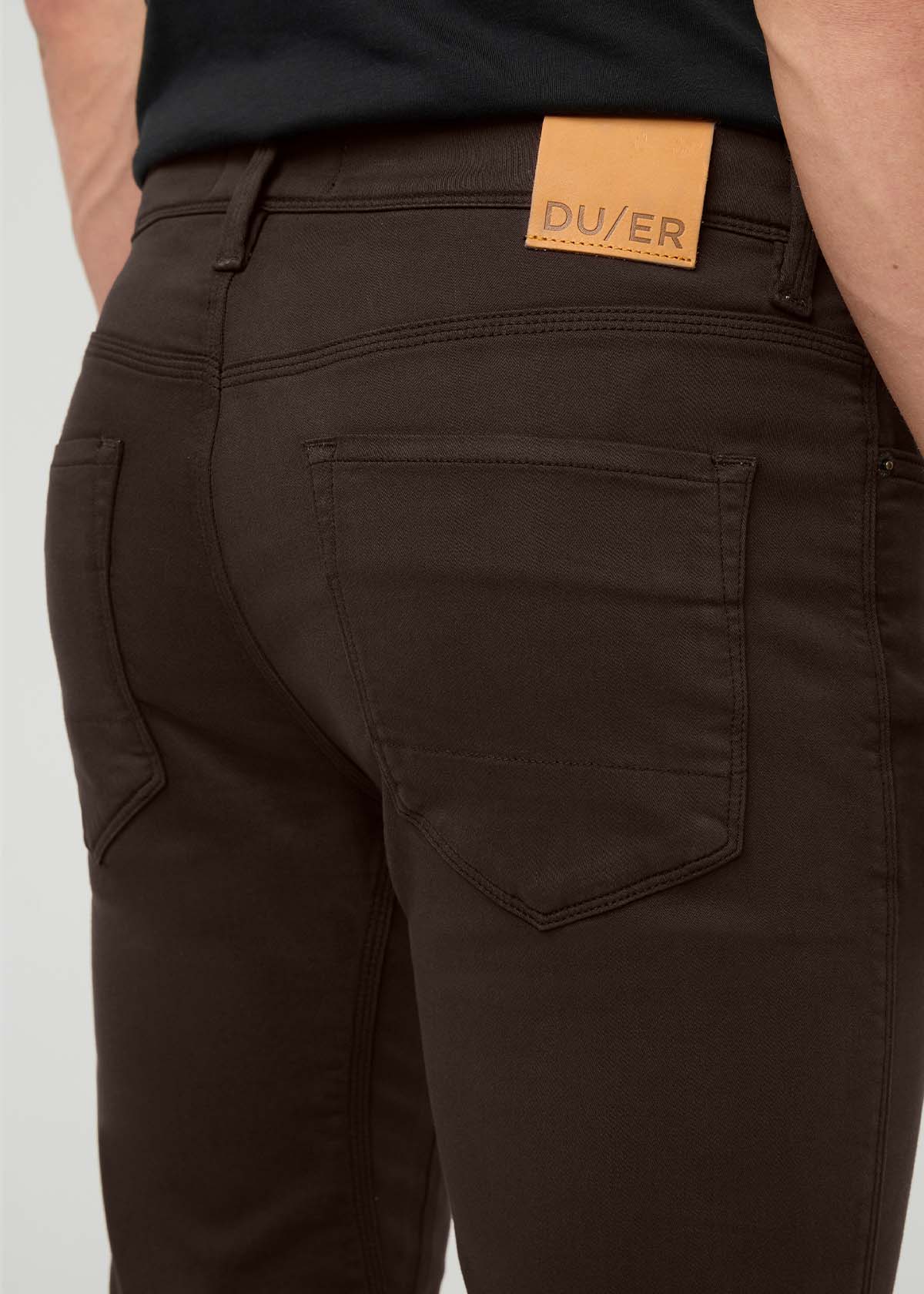 pantalon pour homme, anti-transpiration, coupe slim et droite, détail sur la poche arrière