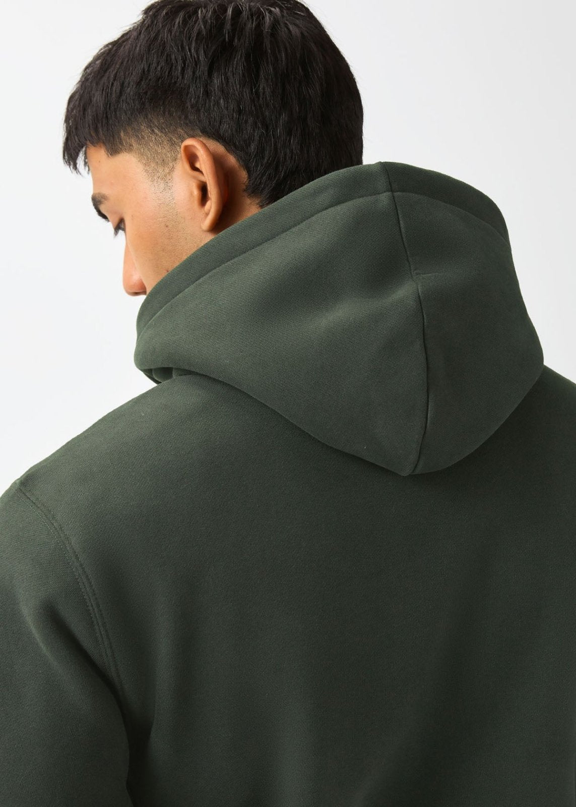 durasoft-fleece-motion-hoodie-evergreen : détail de la capuche à l'arrière