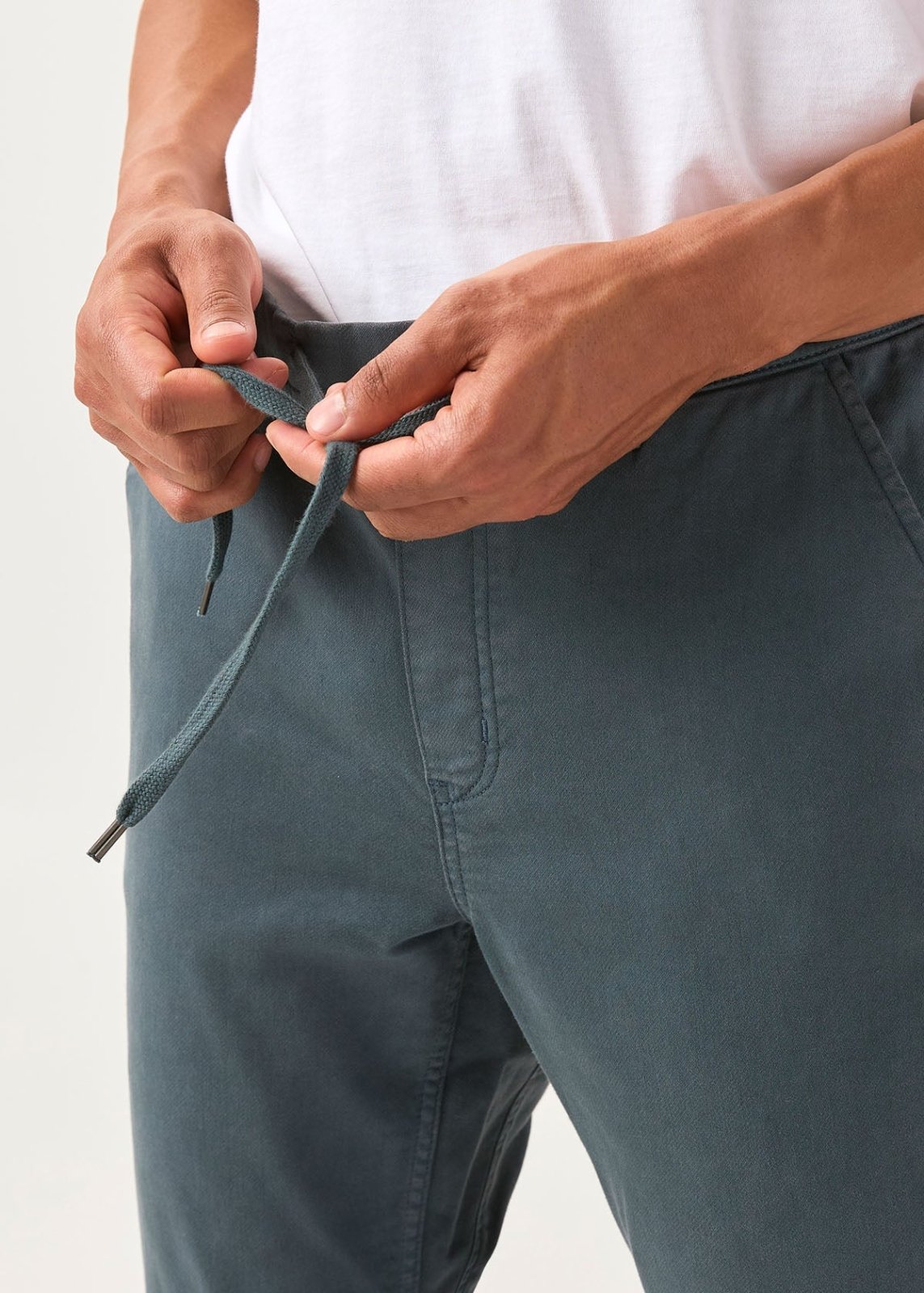 Pantalon de jogging sportif bleu ardoise pour homme, avec détail en cordon sur le devant