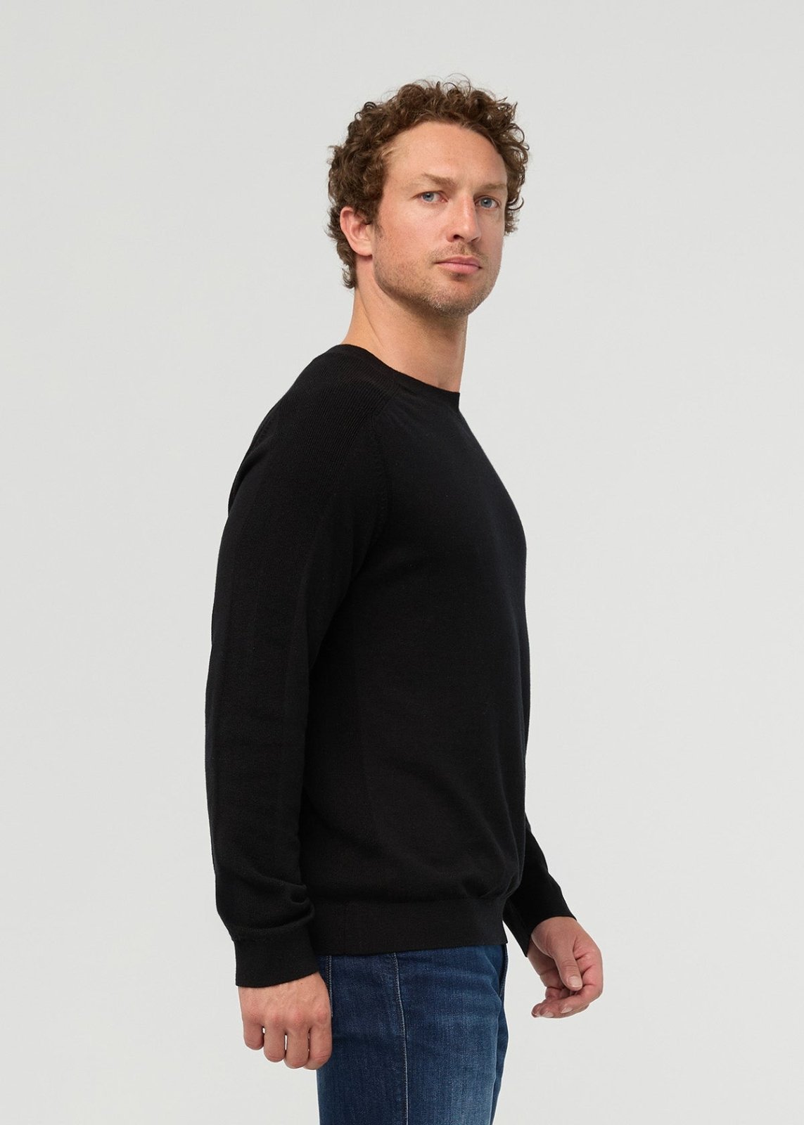 mens-easyknit-lite-crew-neck-black side