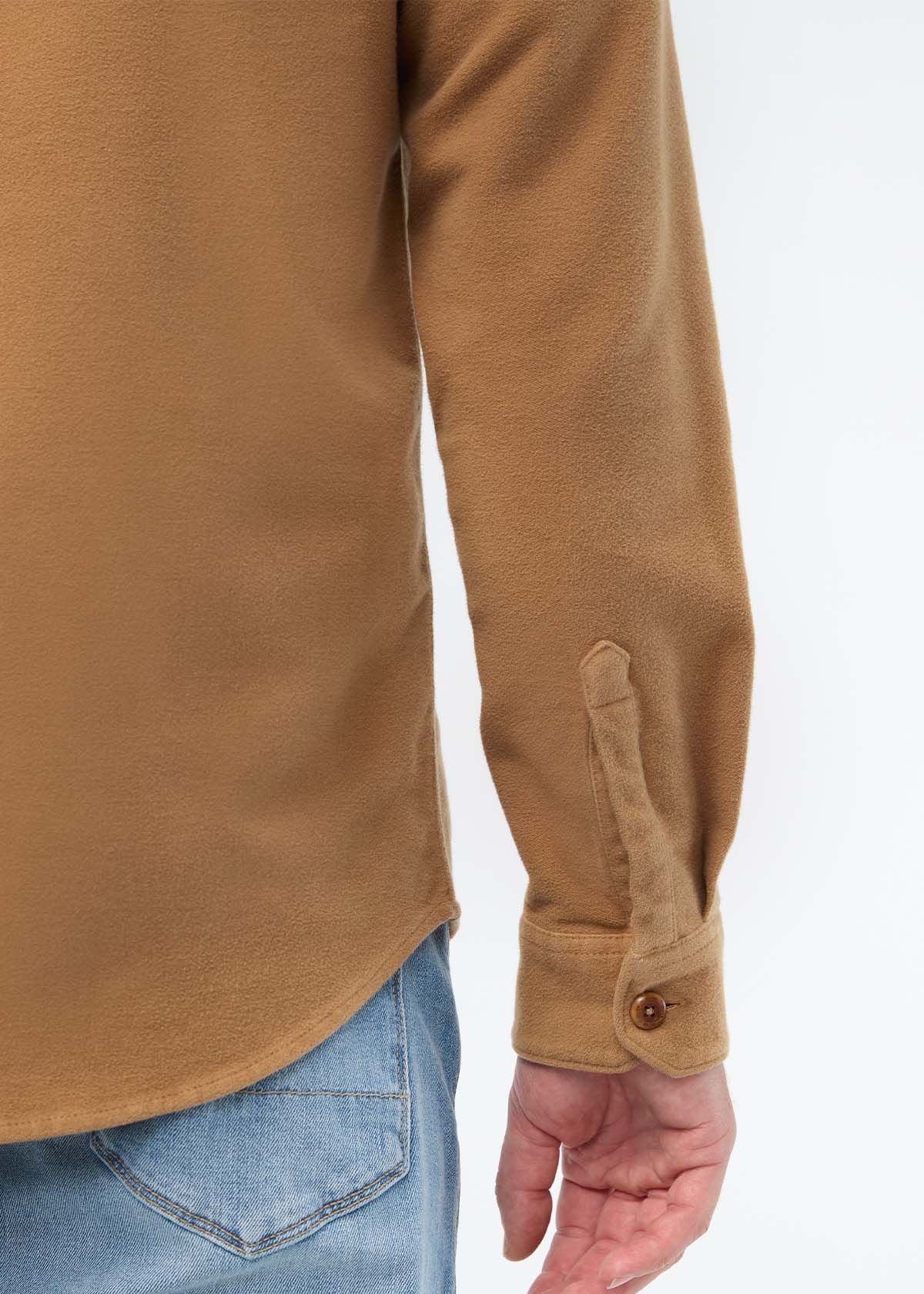 mens-no-sweat-moleskin-overshirt-caramel right sleeve detail