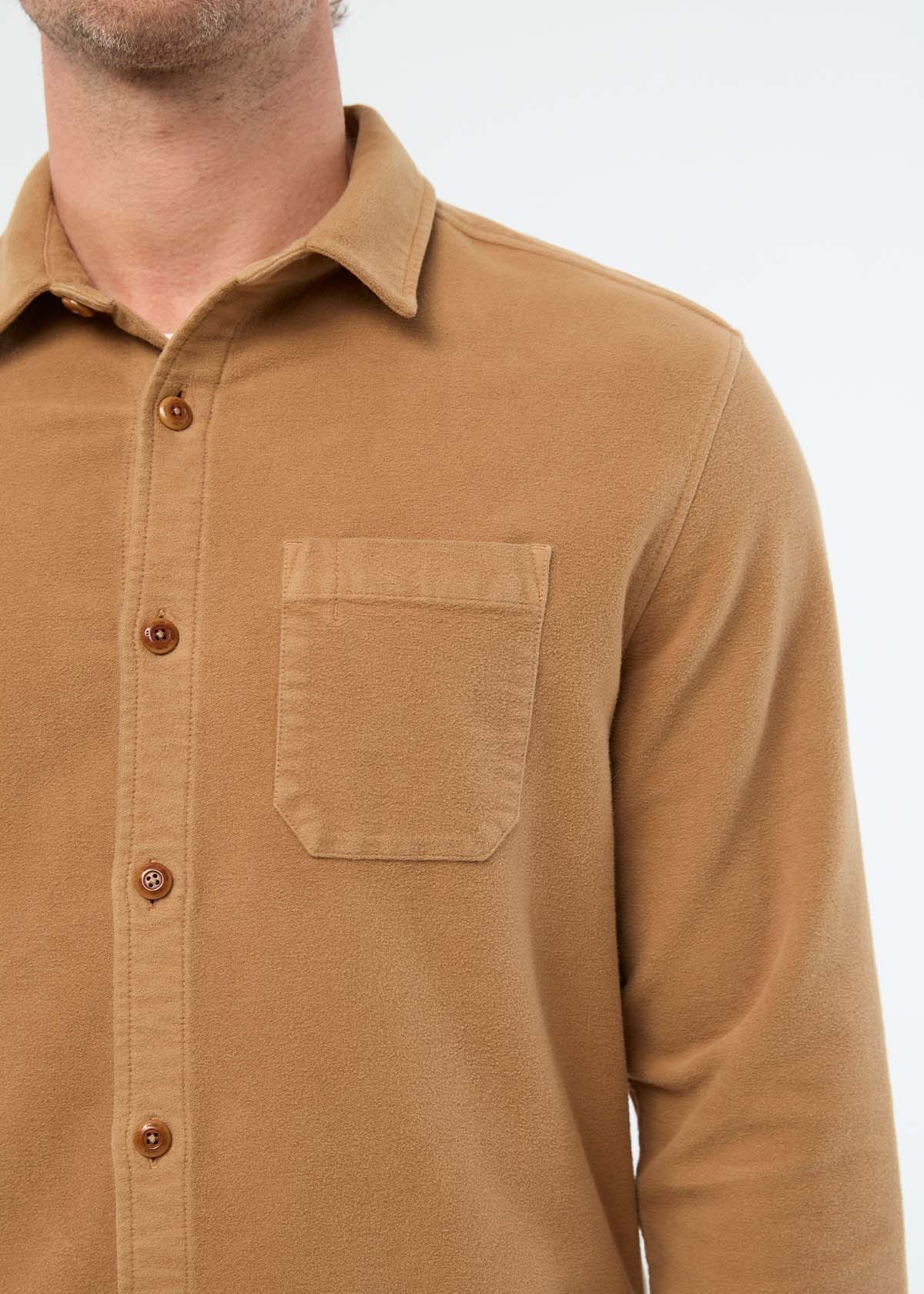 mens-no-sweat-moleskin-overshirt-caramel front pocket detail