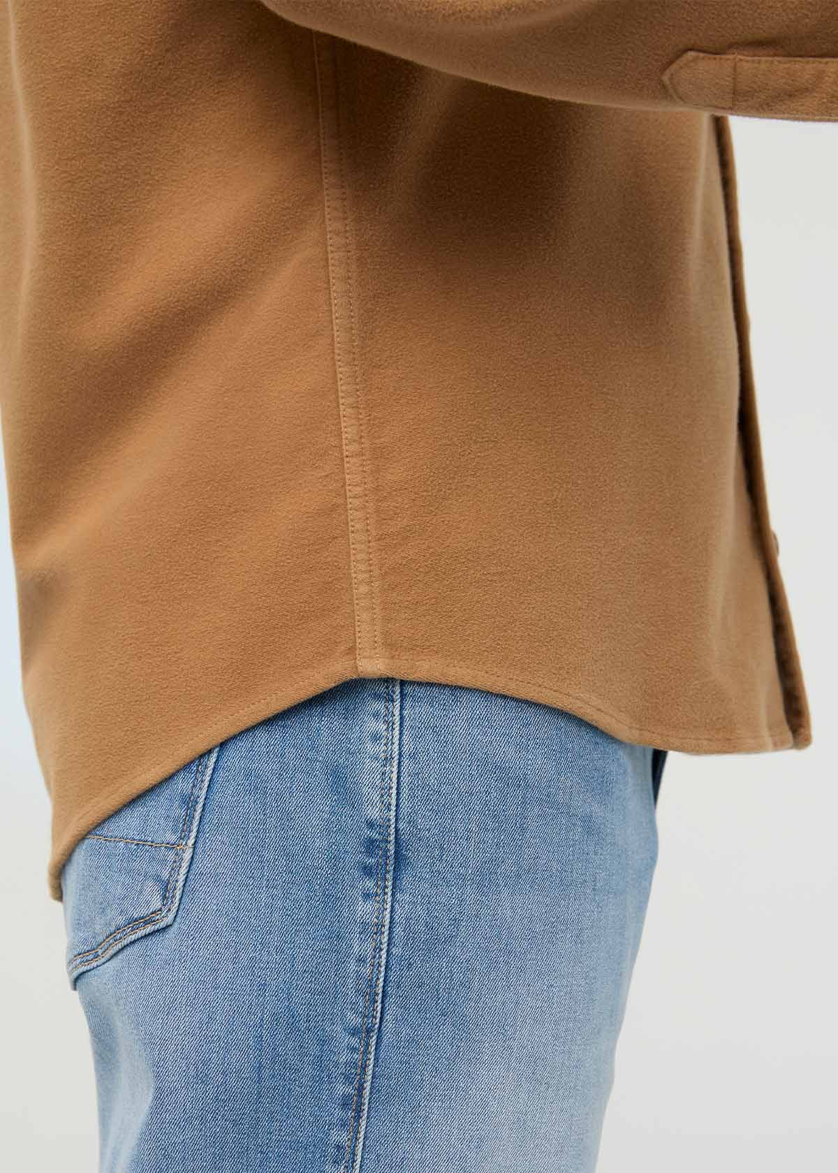 mens-no-sweat-moleskin-overshirt-caramel right detail
