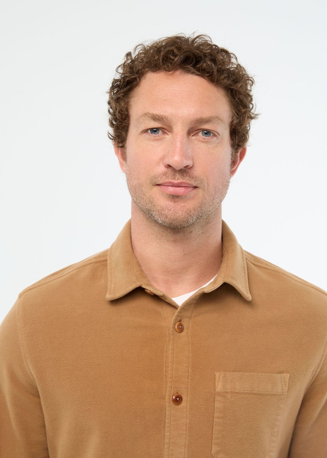 mens-no-sweat-moleskin-overshirt-caramel front collar detail