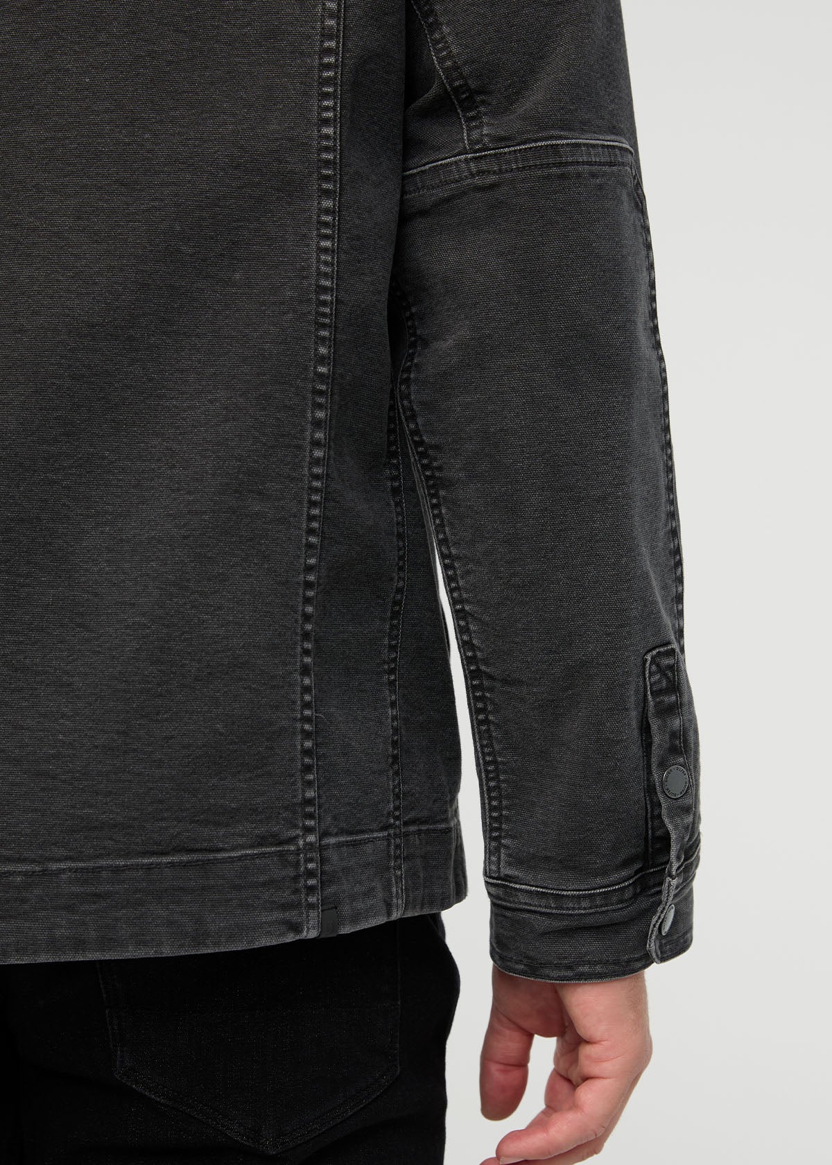 veste-de-travail-en-toile-extensible-pour-homme-noire - détail de la manche droite