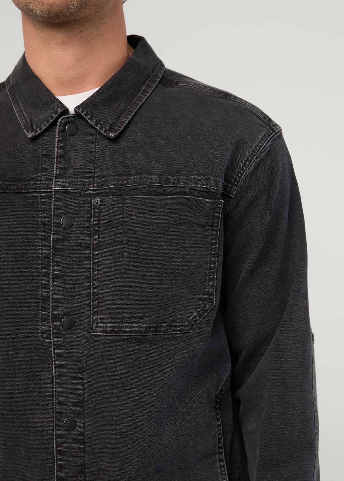veste-de-travail-en-toile-extensible-pour-homme-noire - détail de la poche avant gauche