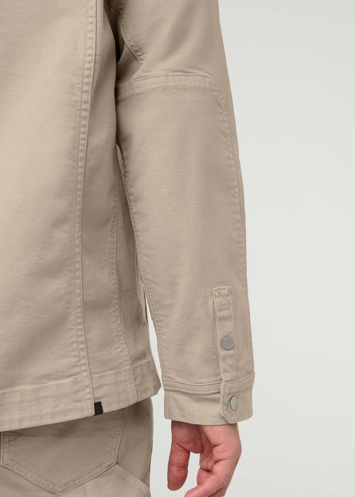 veste-de-travail-en-toile-extensible-pour-homme-teinte-en-pièce-couleur-sable - détail de la manche droite