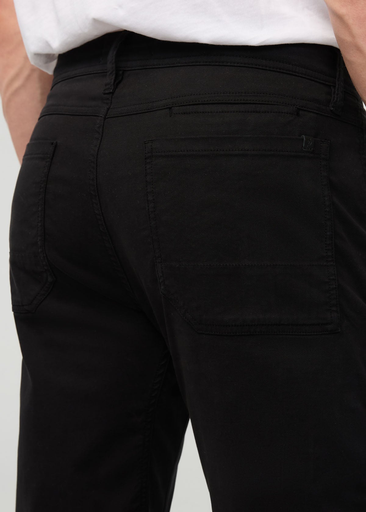 Men's Black Traveller Pant back pocket detail