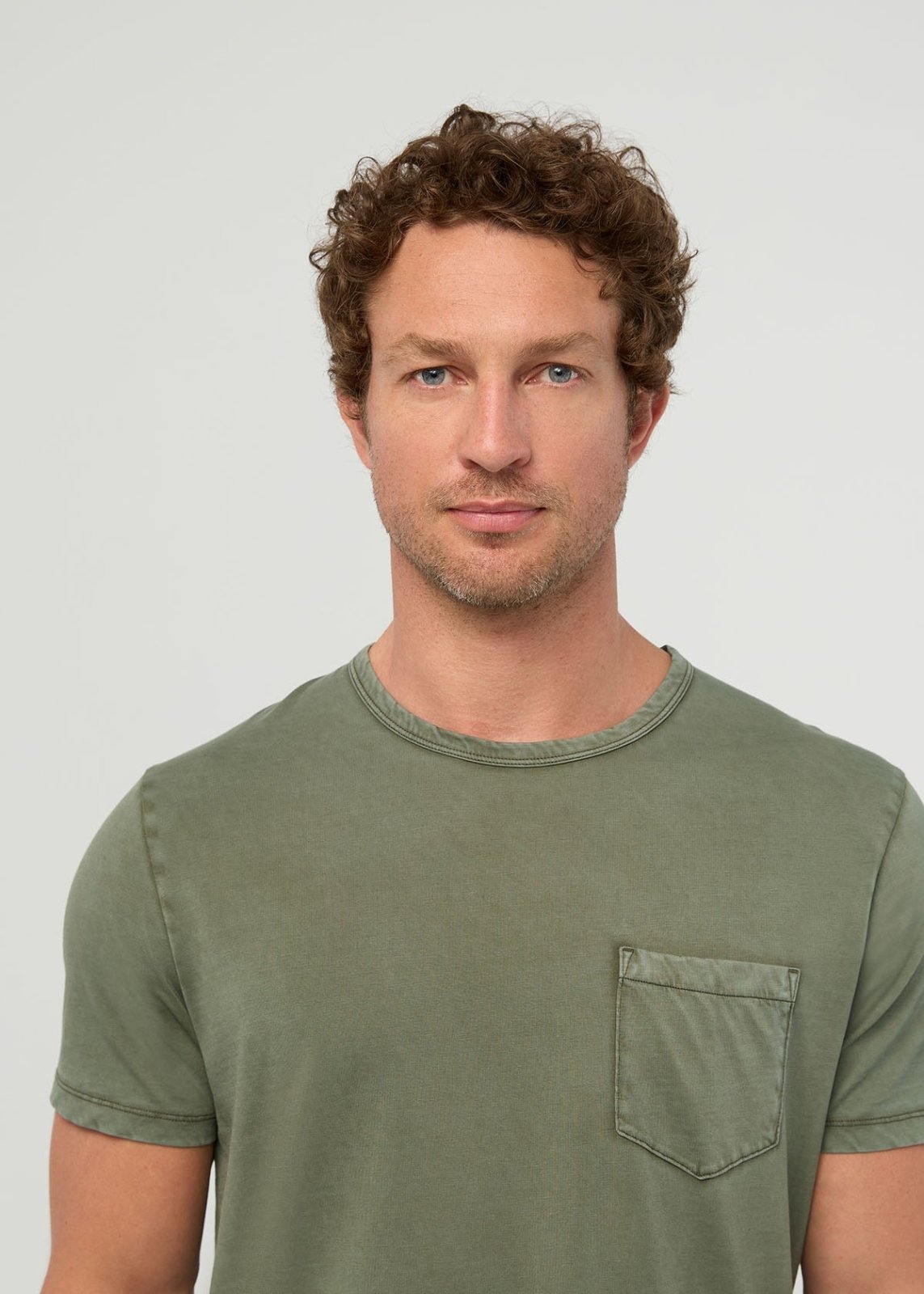 T-shirt pour homme en coton Pima, style « Washed Kelp », avec poche avant – détail de la poche avant