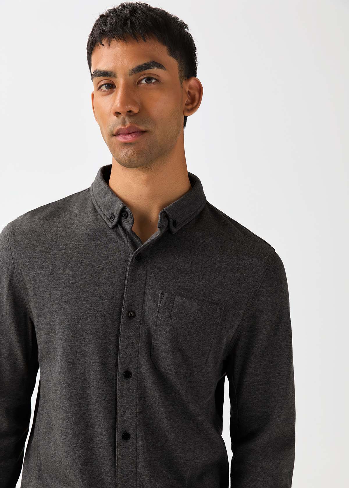 mens-performance-flannel-lite-one-pocket-shirt-heather-black front detail