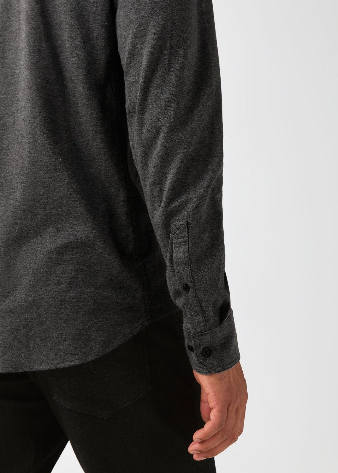 mens-performance-flannel-lite-one-pocket-shirt-heather-black right button detail