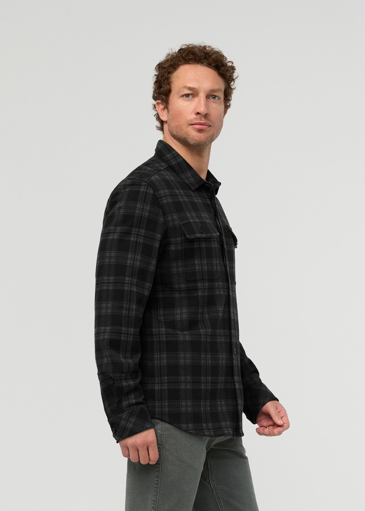 chemise-en-flanelle-pour-homme-performance-noire-à-carreaux - côté