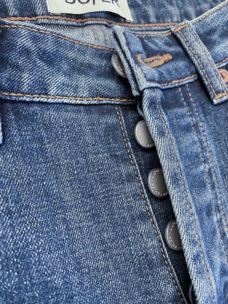 button fly flat lay
