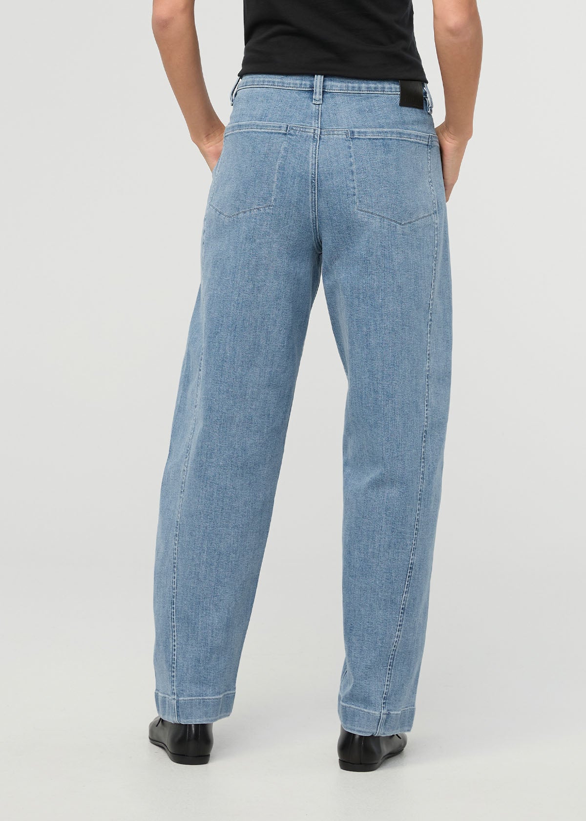 jeans-performance-pour-femmes-taille-haute-coupe-cylindrique-couleur-pierre-claire dos