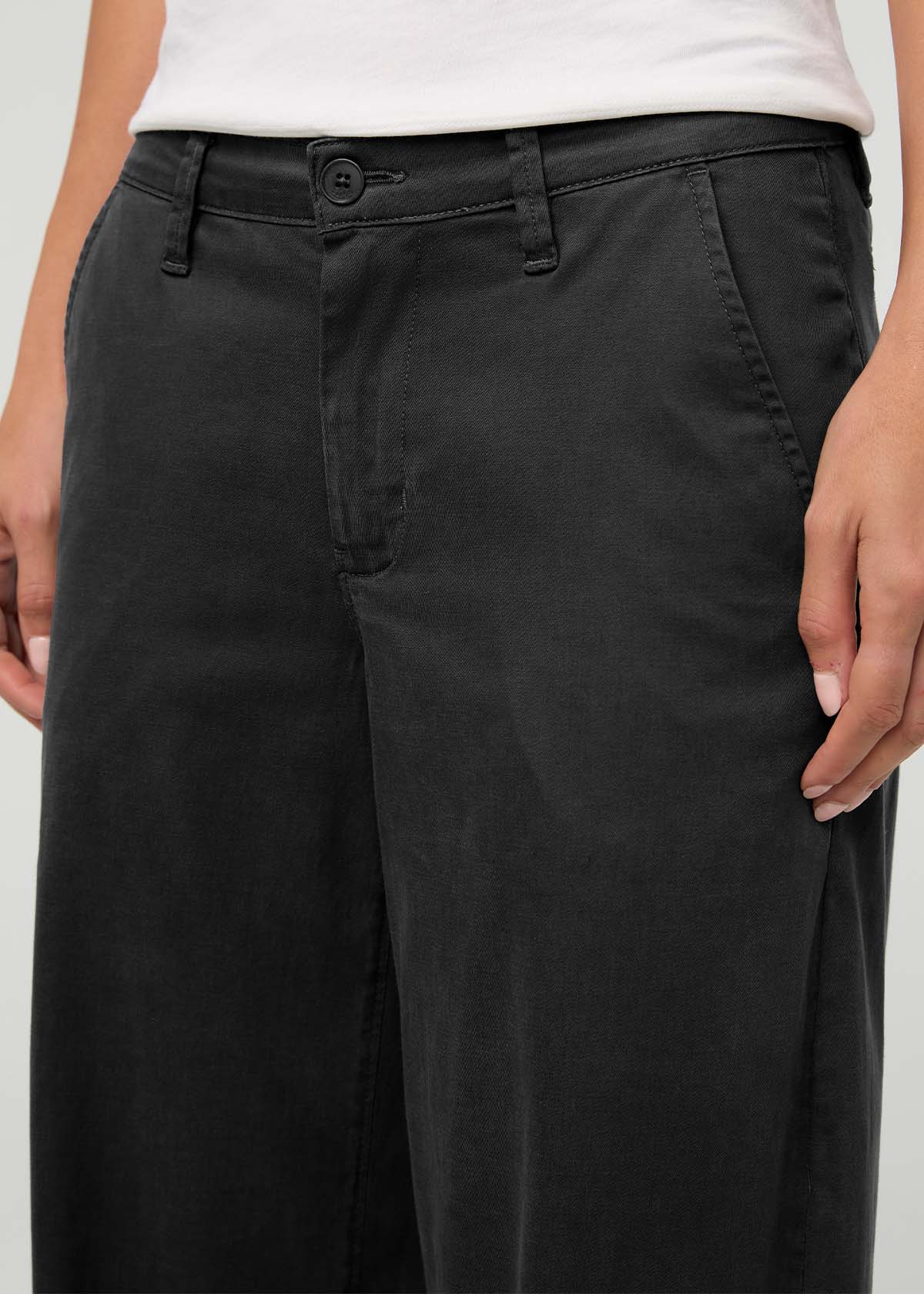 Pantalon en sergé noir « Deluxe » pour femme, avec fermeture éclair sur le devant