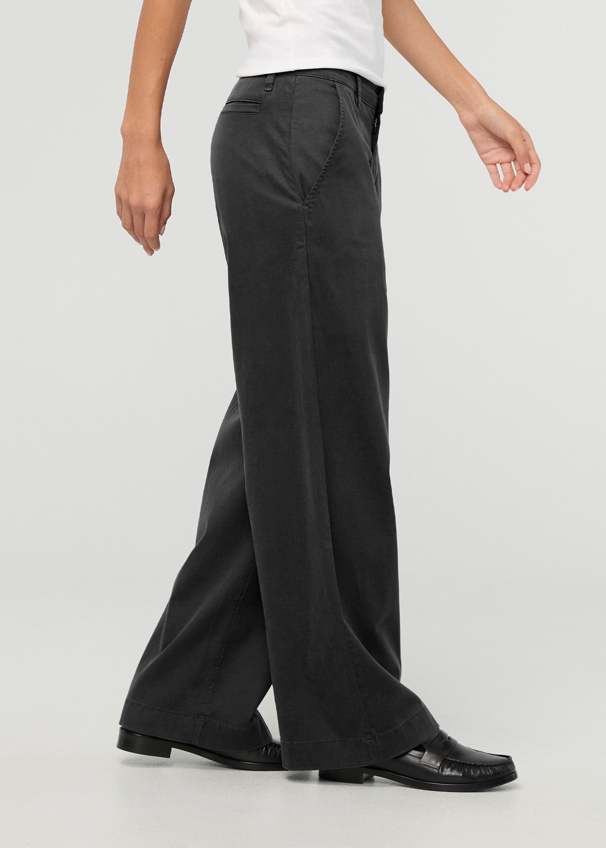Pantalon en sergé noir « Deluxe » pour femme – vue de profil