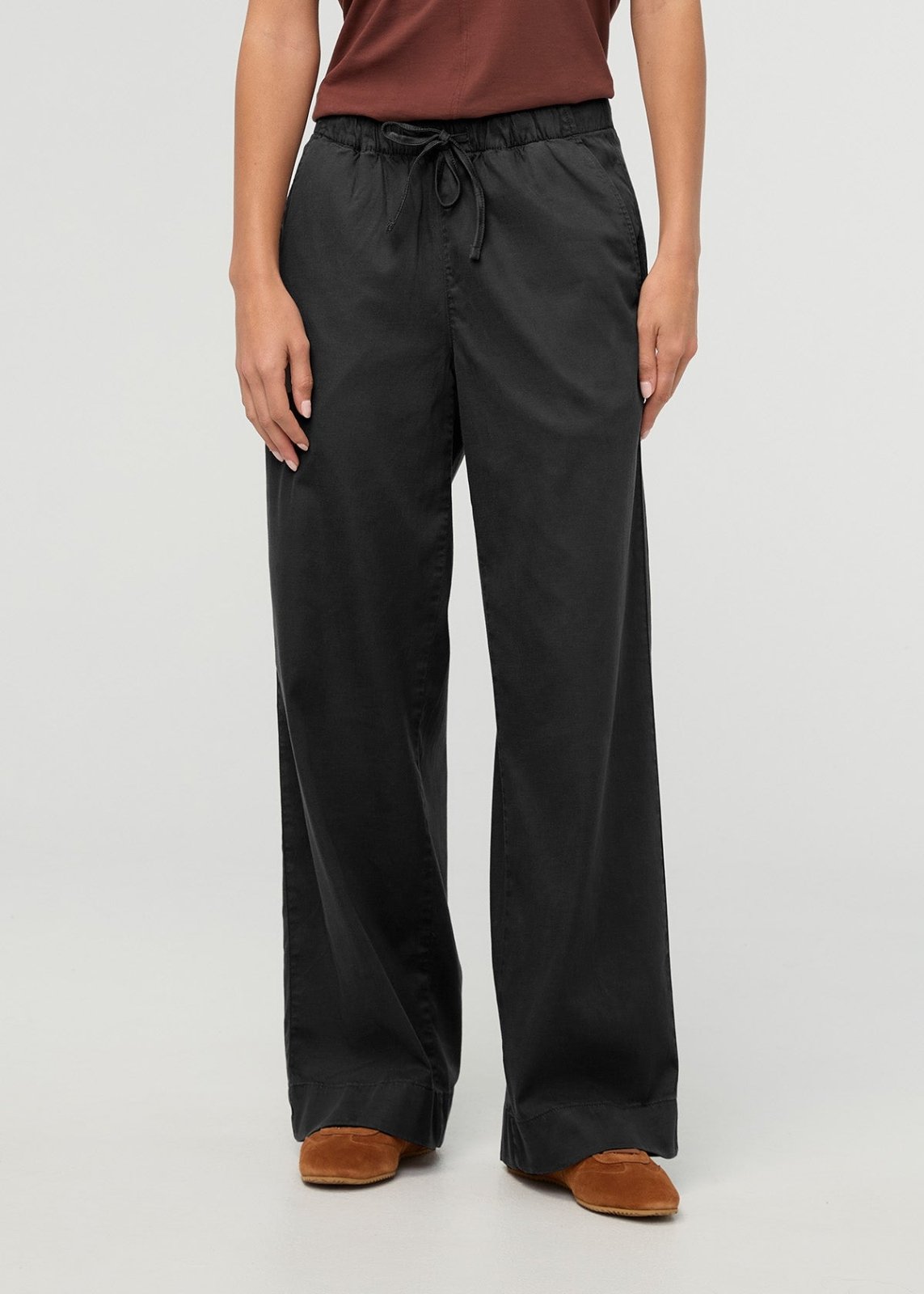 Women's Black Deluxe Twill Easy Pant front