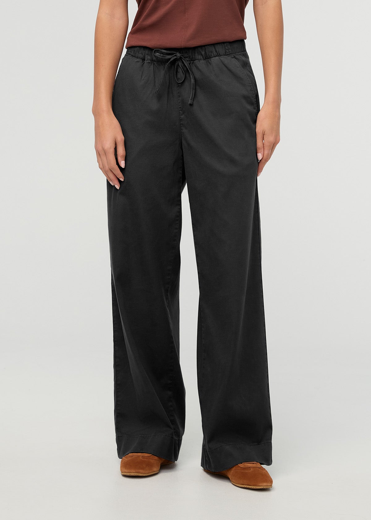 Women's Black Deluxe Twill Easy Pant front