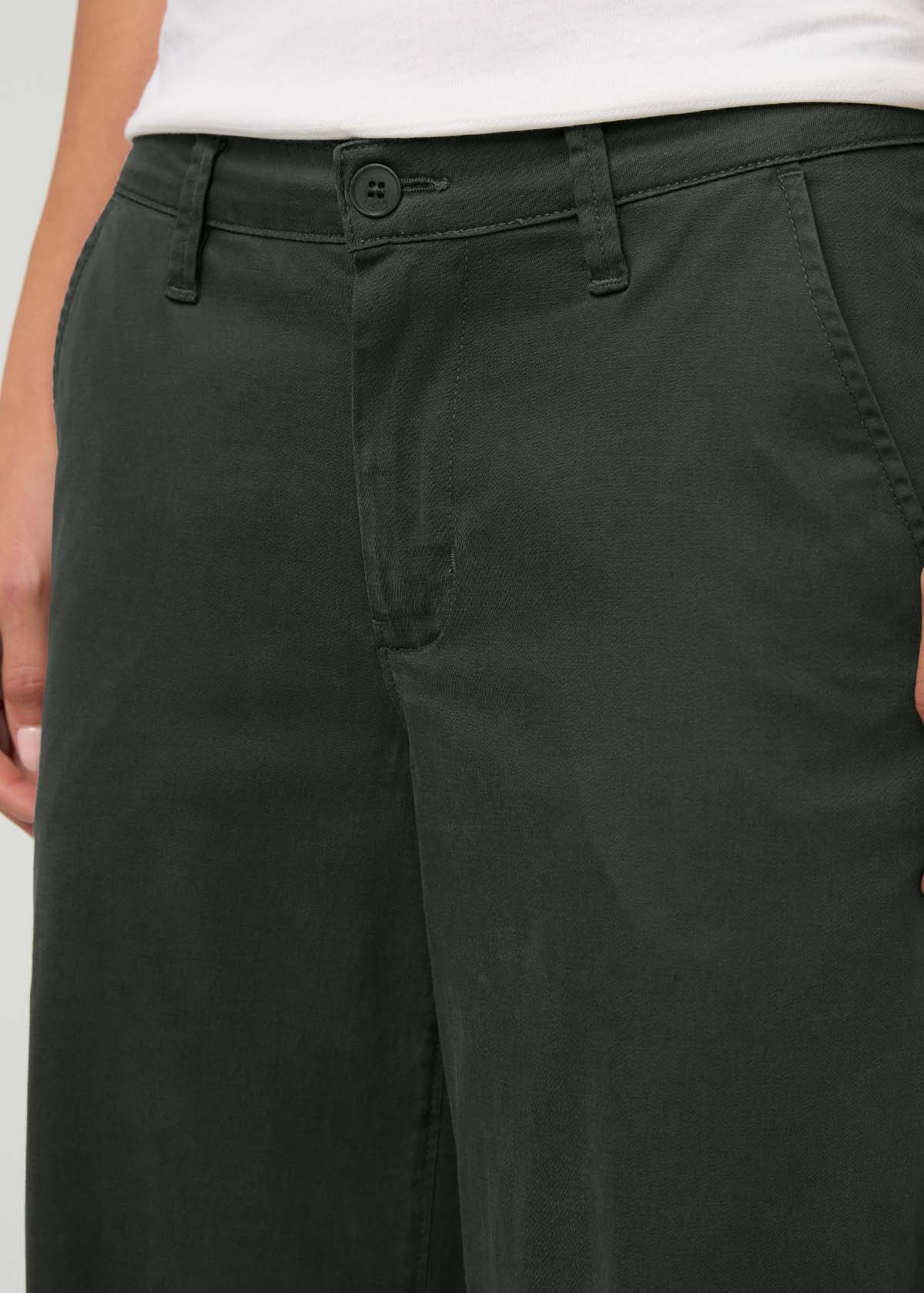 Women's Evergreen Deluxe Twill Trouser front zipper detail