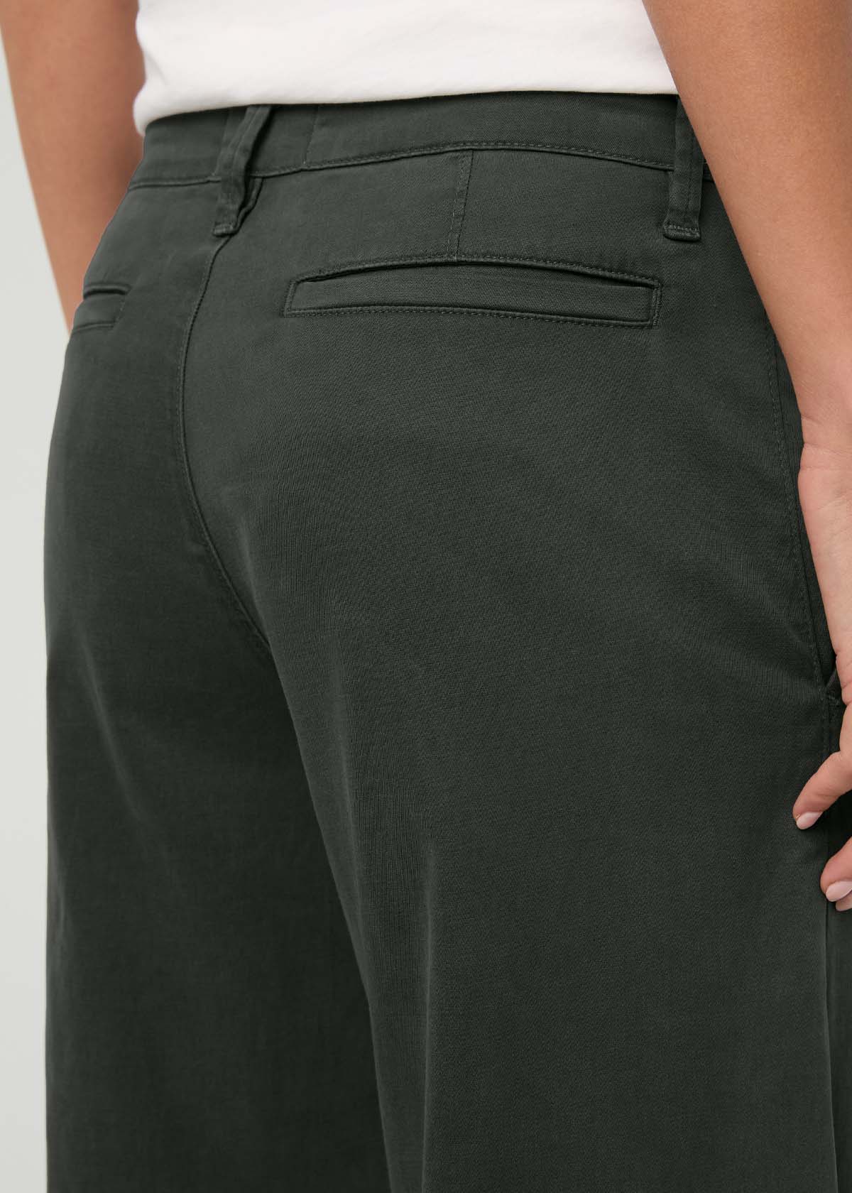 Women's Evergreen Deluxe Twill Trouser back pocket detail