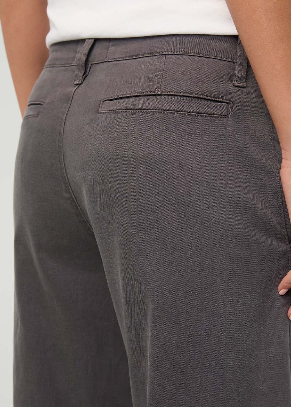 Women's Mineral Deluxe Twill Trouser back pocket detail