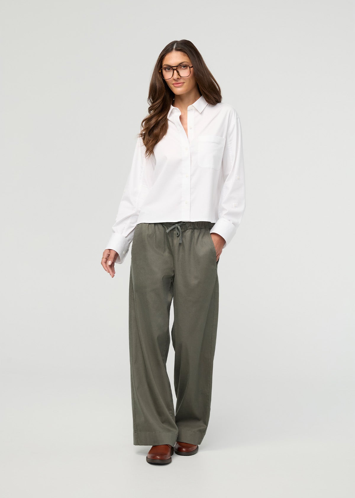 Women's Thyme Deluxe Twill Easy Pant full front body