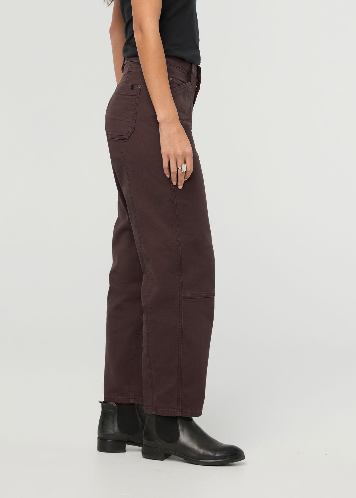 pantalon-utilitaire-en-toile-extensible-pour-femmes-teint-en-pièce-couleur-espresso (côté)