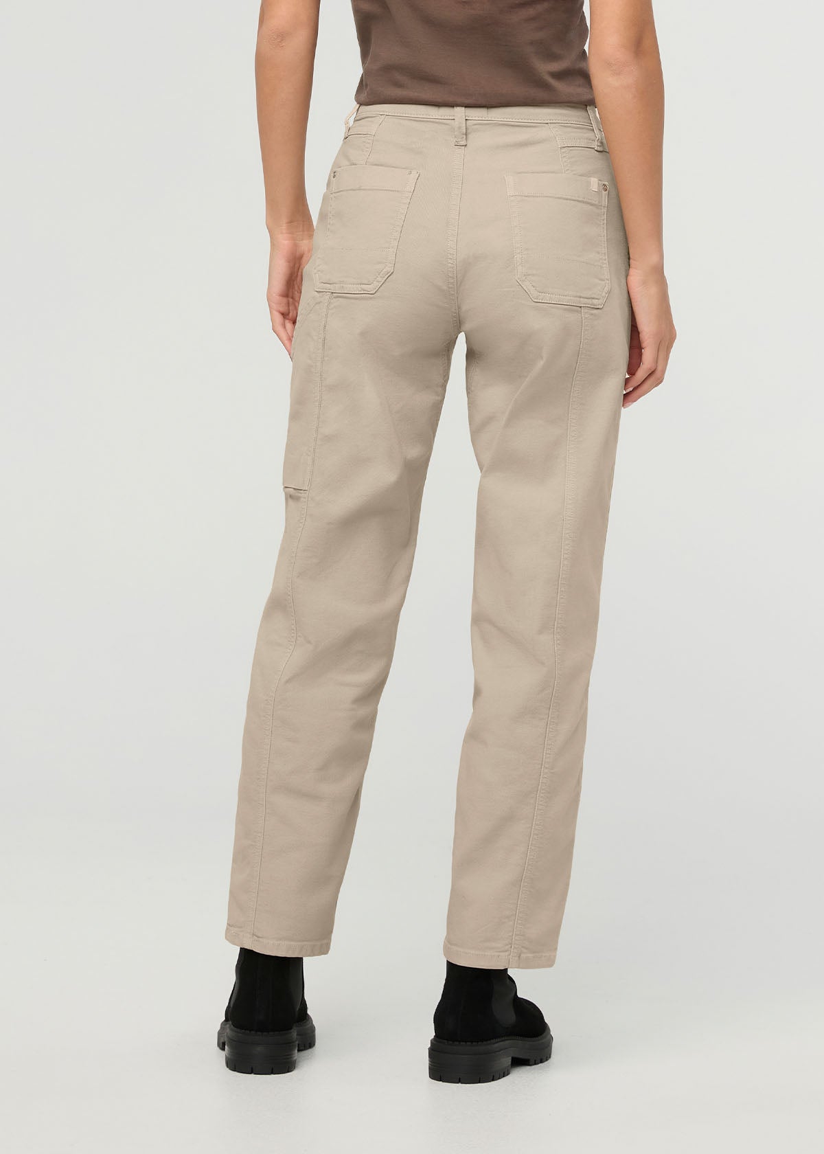 pantalon-utilitaire-en-toile-extensible-pour-femme-teint-en-pièce-couleur-sable retour