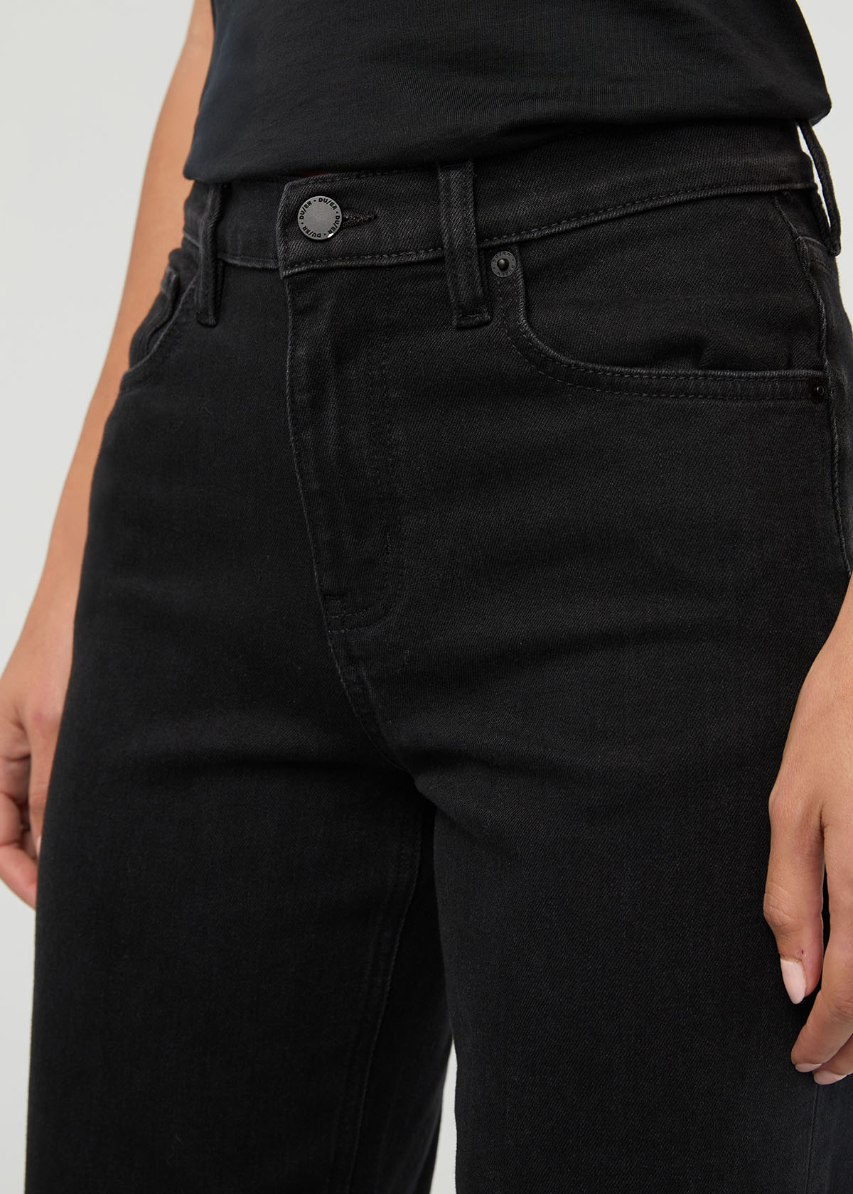 jean-performance-pour-femmes-taille-haute-coupe-droite-noir - détail de face