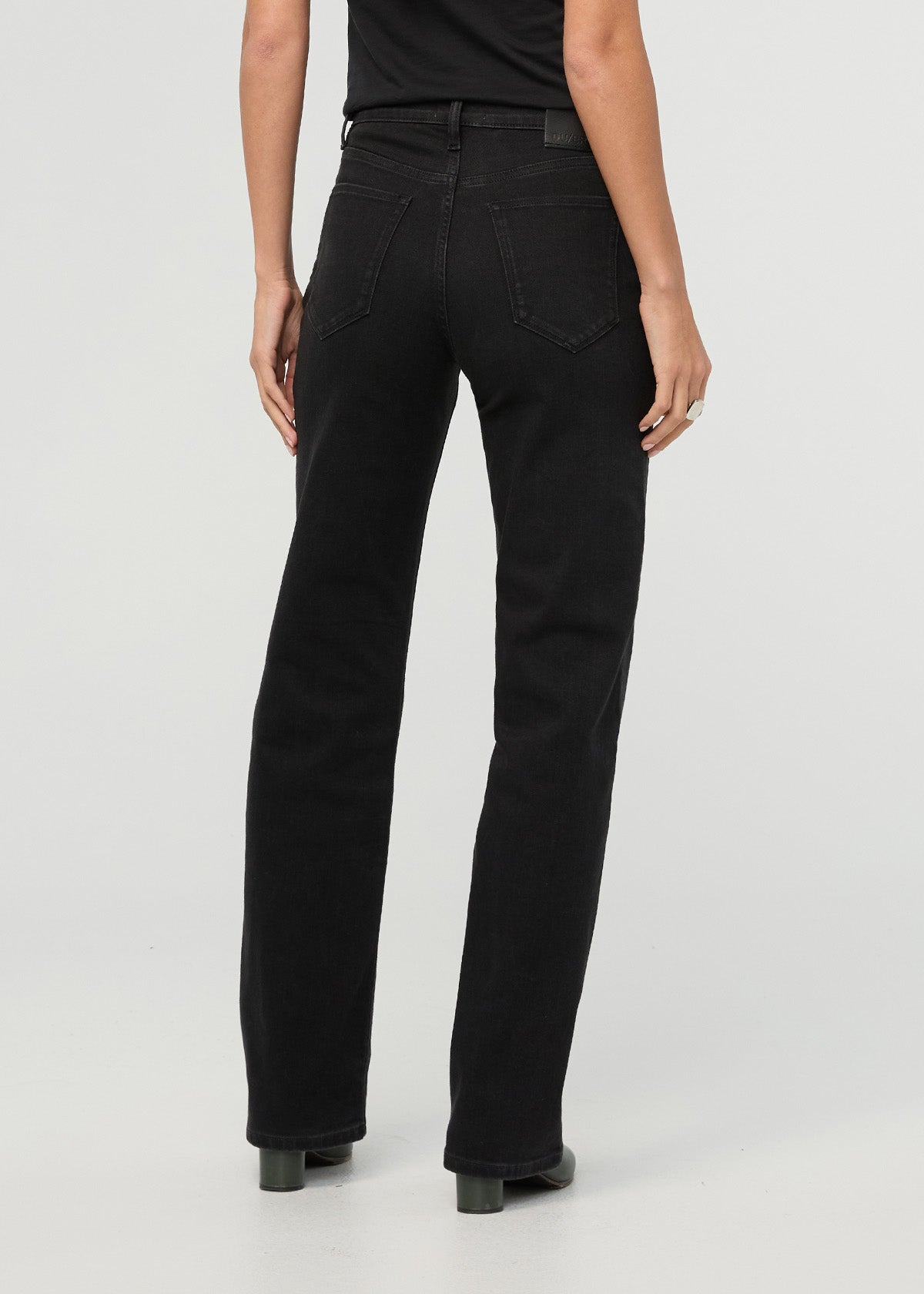 jean-performance-pour-femmes-taille-haute-coupe-droite-noir - dos
