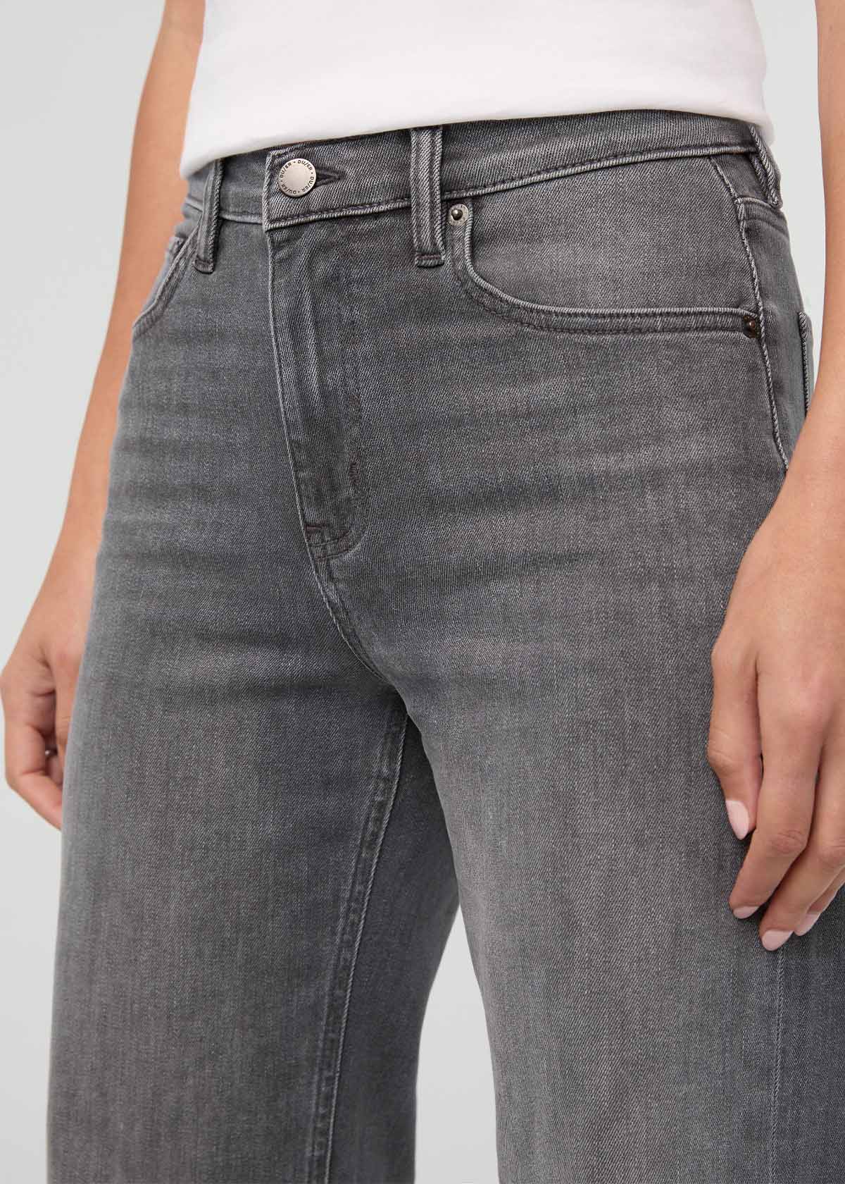 jean-performance-pour-femmes-taille-haute-coupe-droite-gris-doux - détail de l'avant