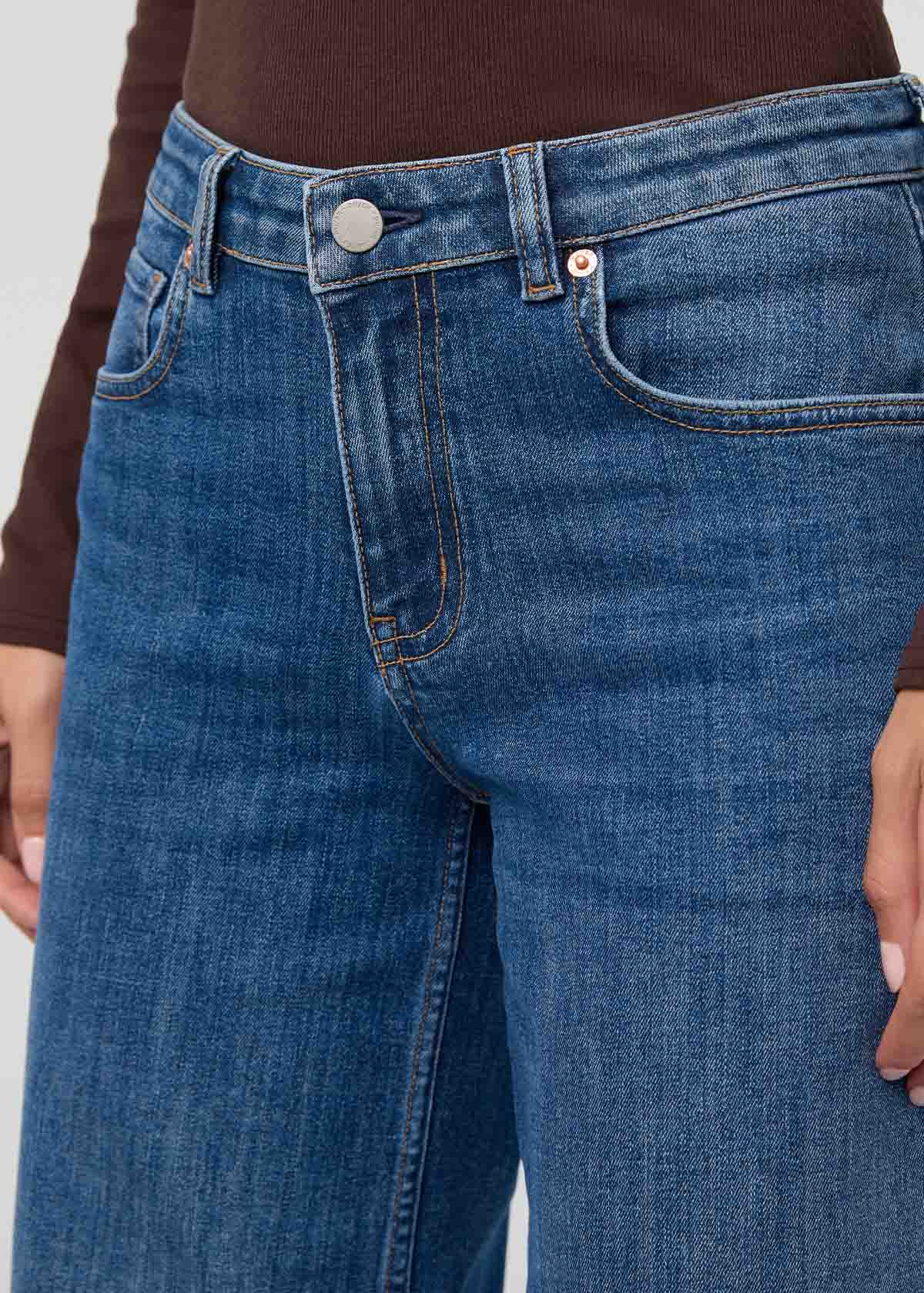 womens-performance-denim-plus-loose-straight-swell front detail