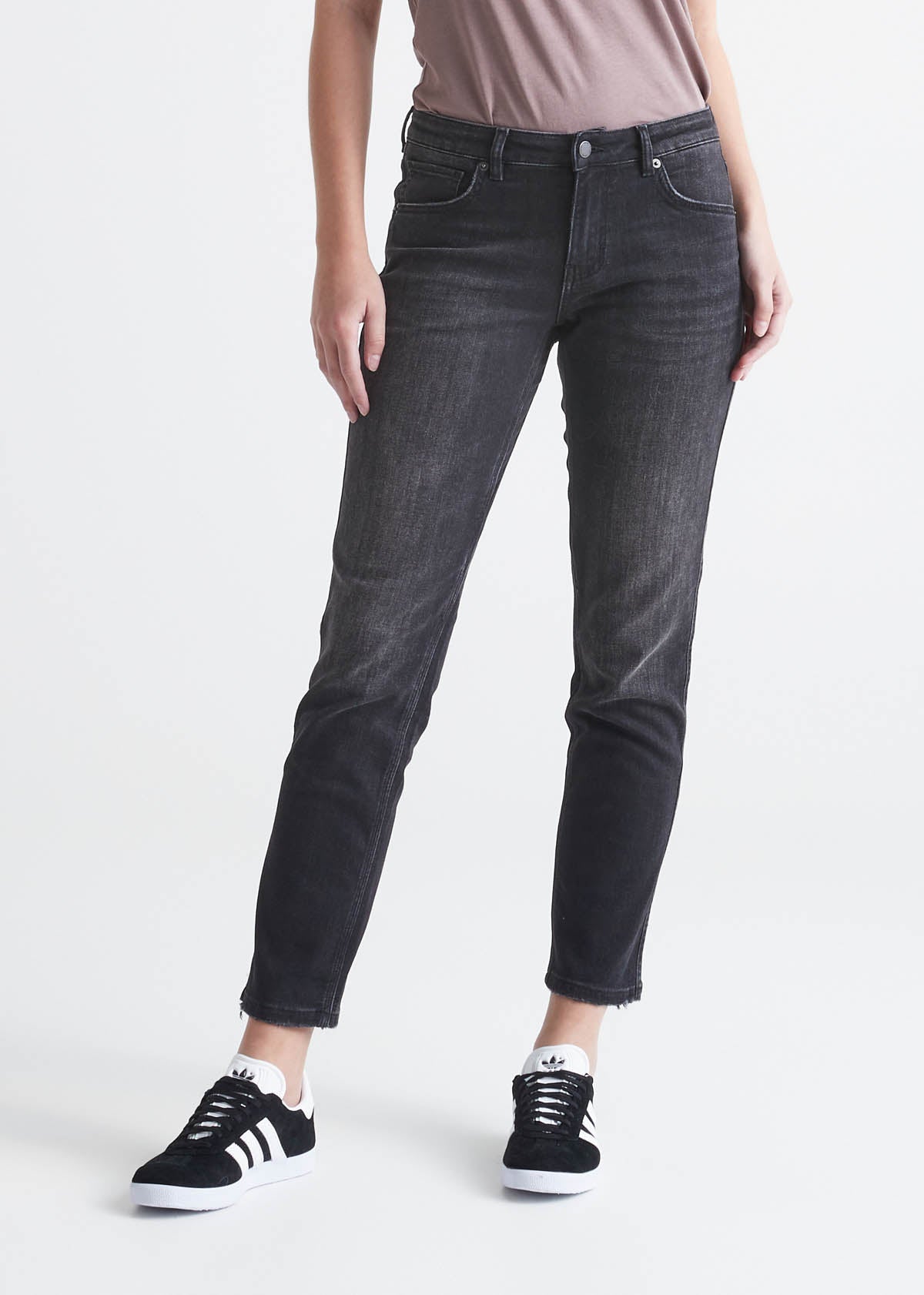 jean stretch noir vintage à coupe relaxante pour femmes, devant