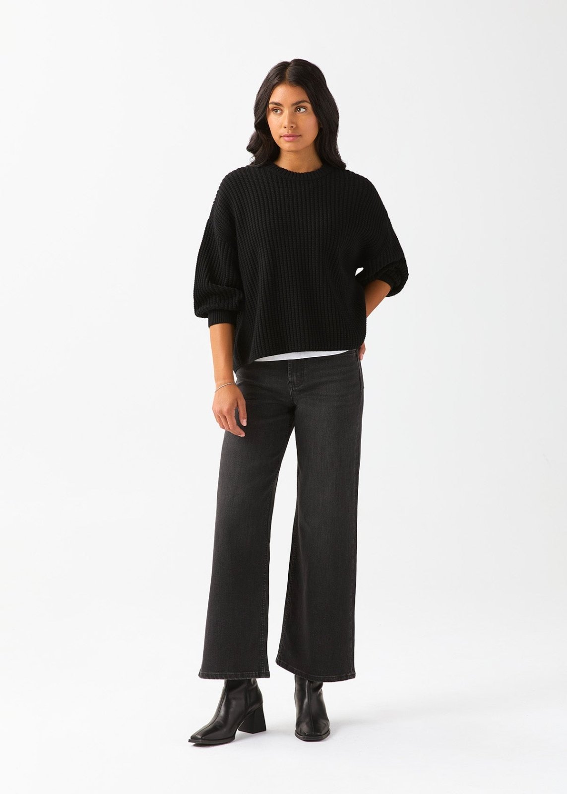 Pull femme Easyknit Lite à col rond, noir – Vue de face complète