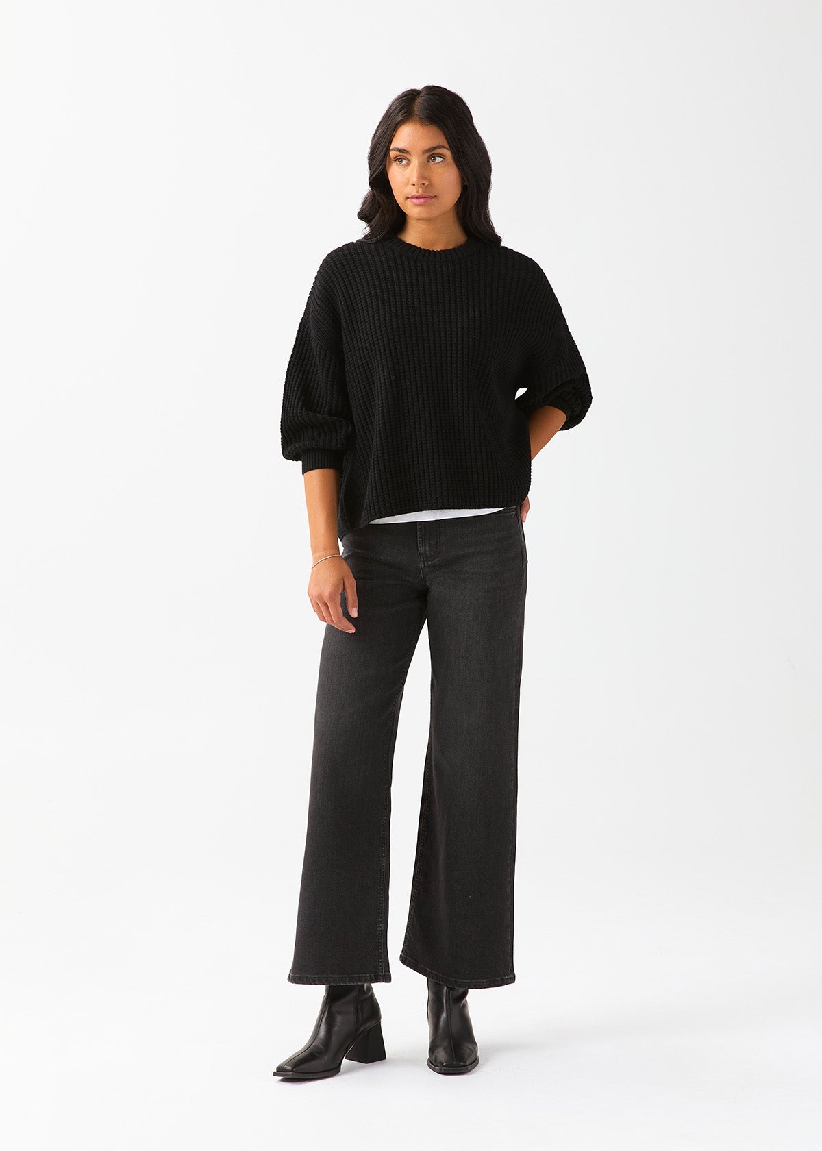 womens-easyknit-lite-crew-neck-black full front body
